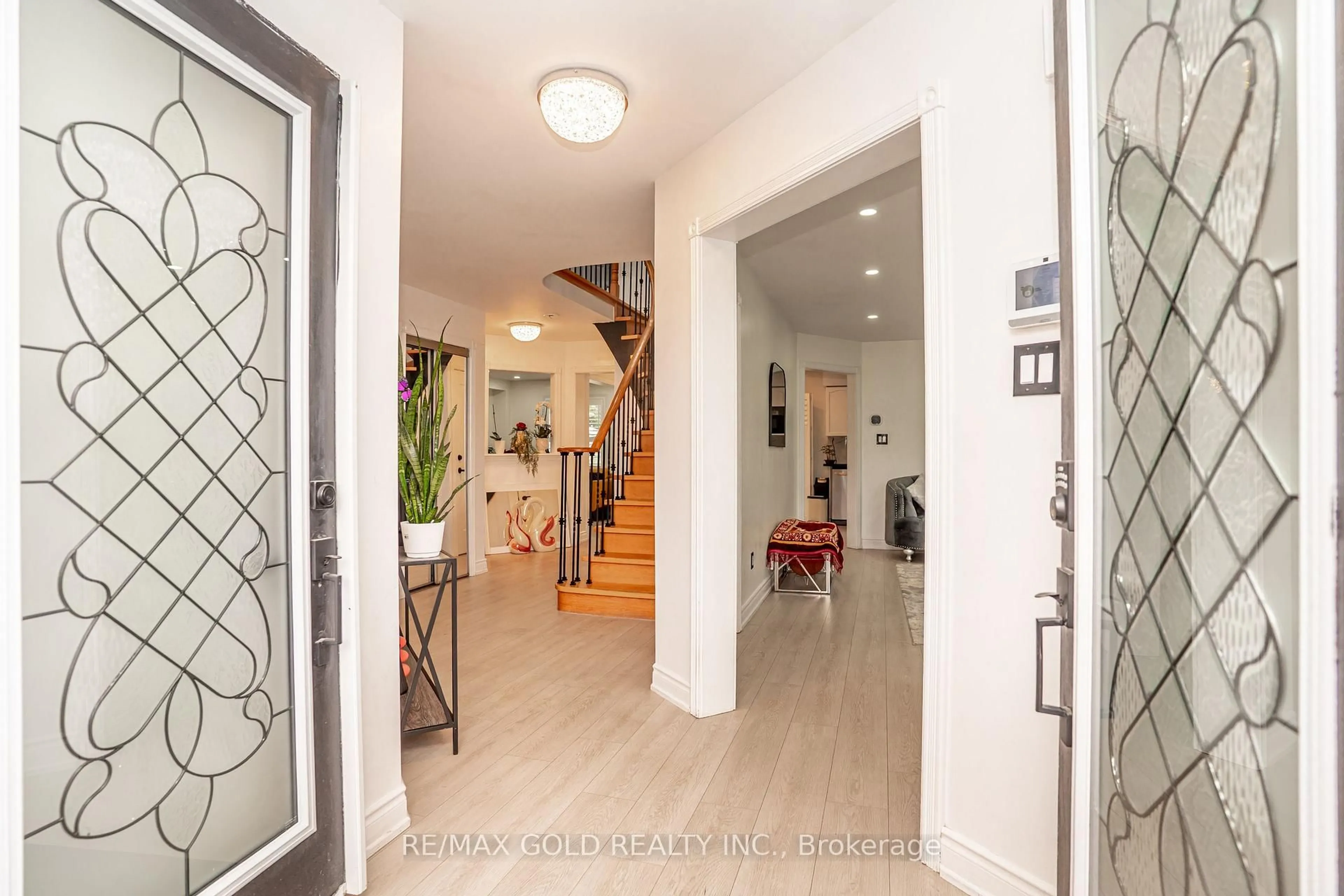 Indoor foyer for 31 Colleyville St, Brampton Ontario L7A 1G8