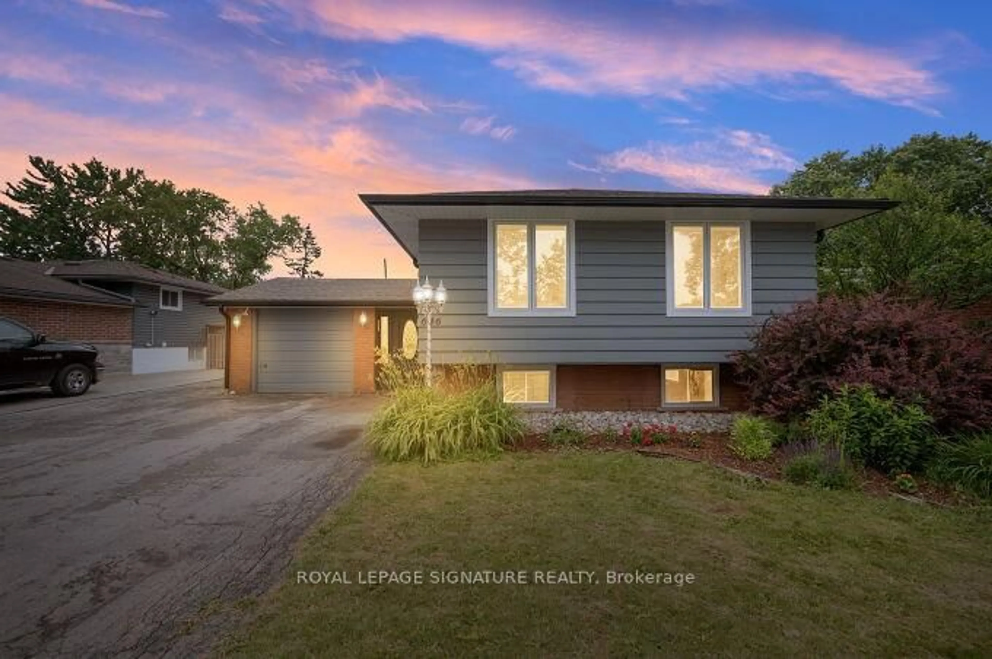 Unknown for 646 Blue Forest Hill, Burlington Ontario L7L 4H3