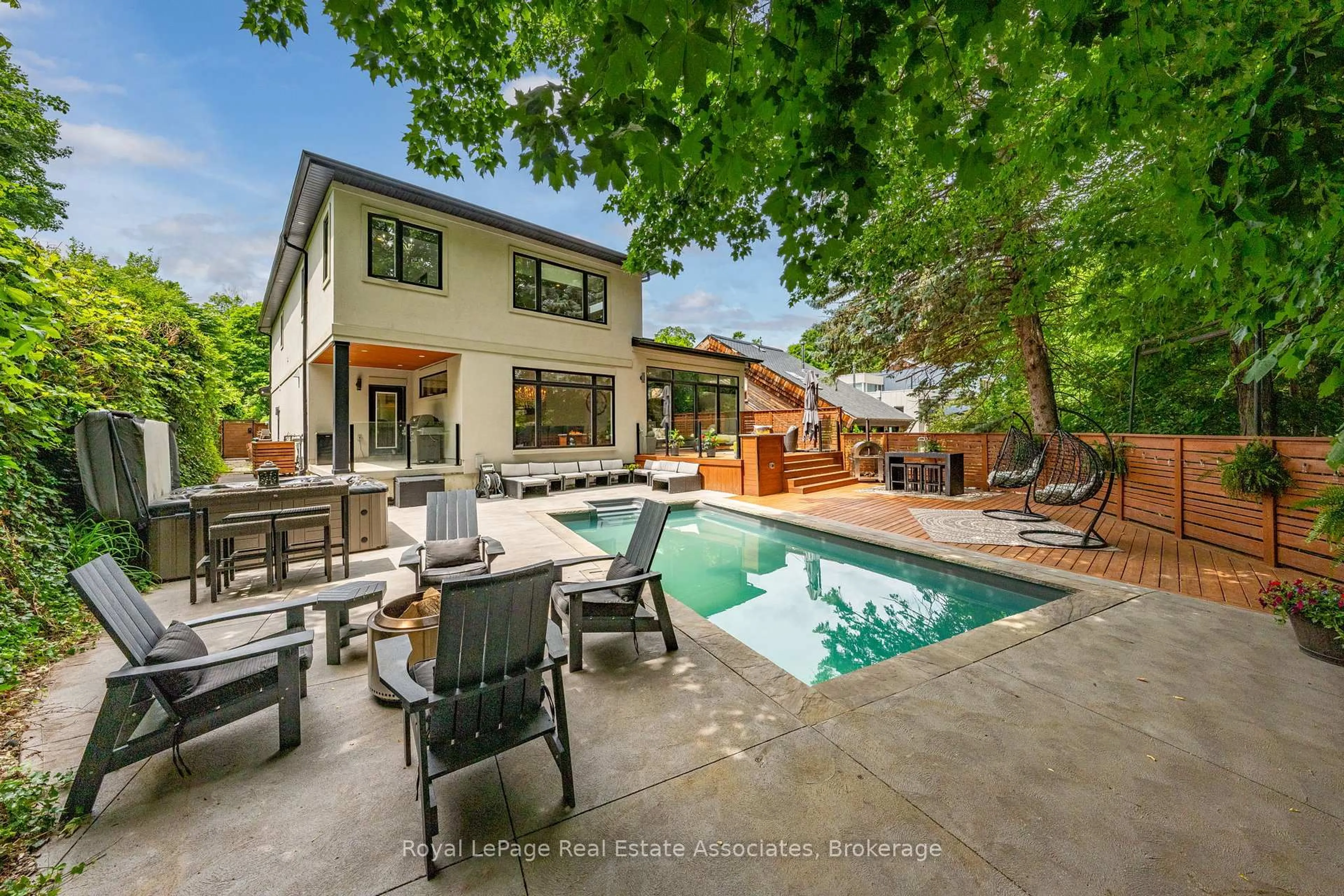Patio, street for 26 Market St, Halton Hills Ontario L7G 3C1