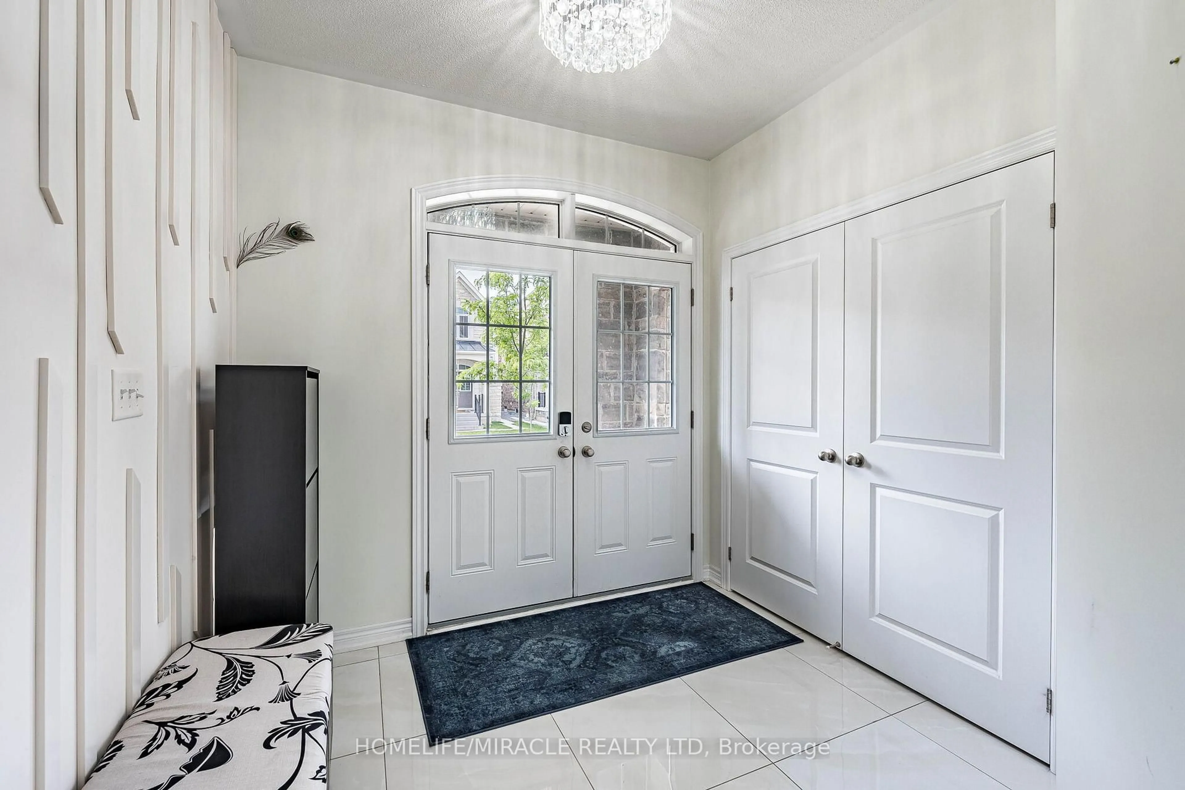 Indoor entryway for 21 Junior Rd, Brampton Ontario L7A 5J4