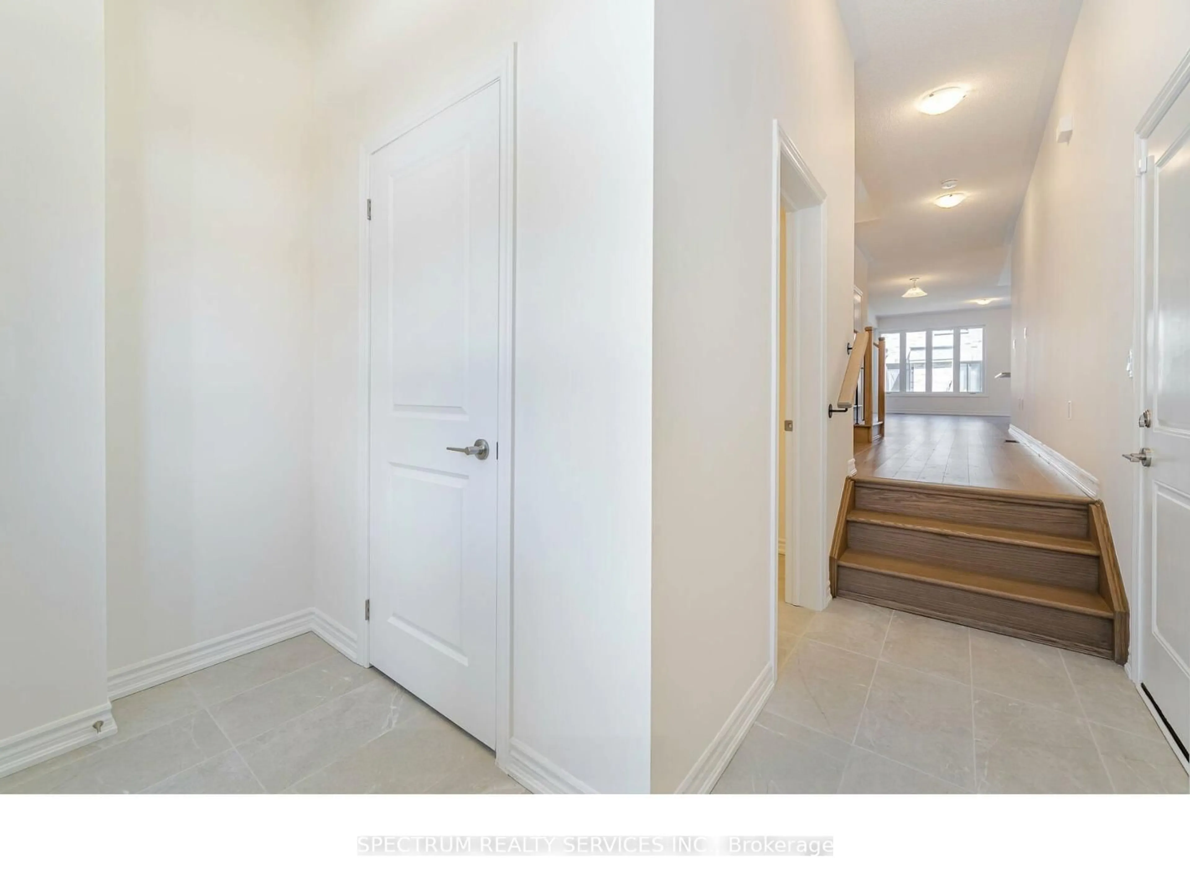 Indoor entryway for 1437 Watercres Way, Milton Ontario L9T 2X5
