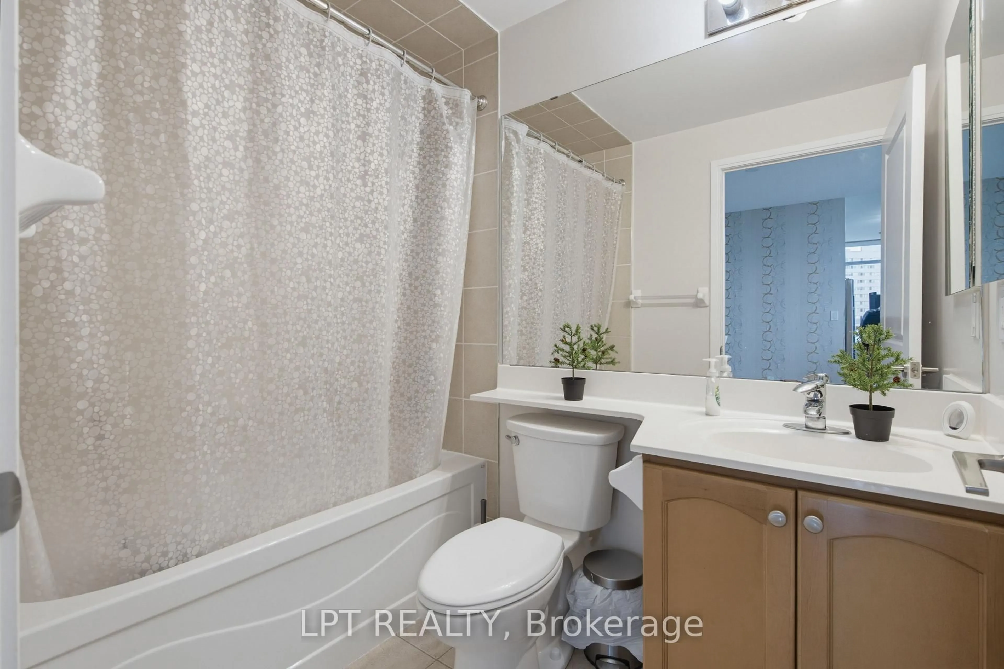 Standard bathroom, unknown for 80 Absolute Ave #1303, Mississauga Ontario L4Z 0A5