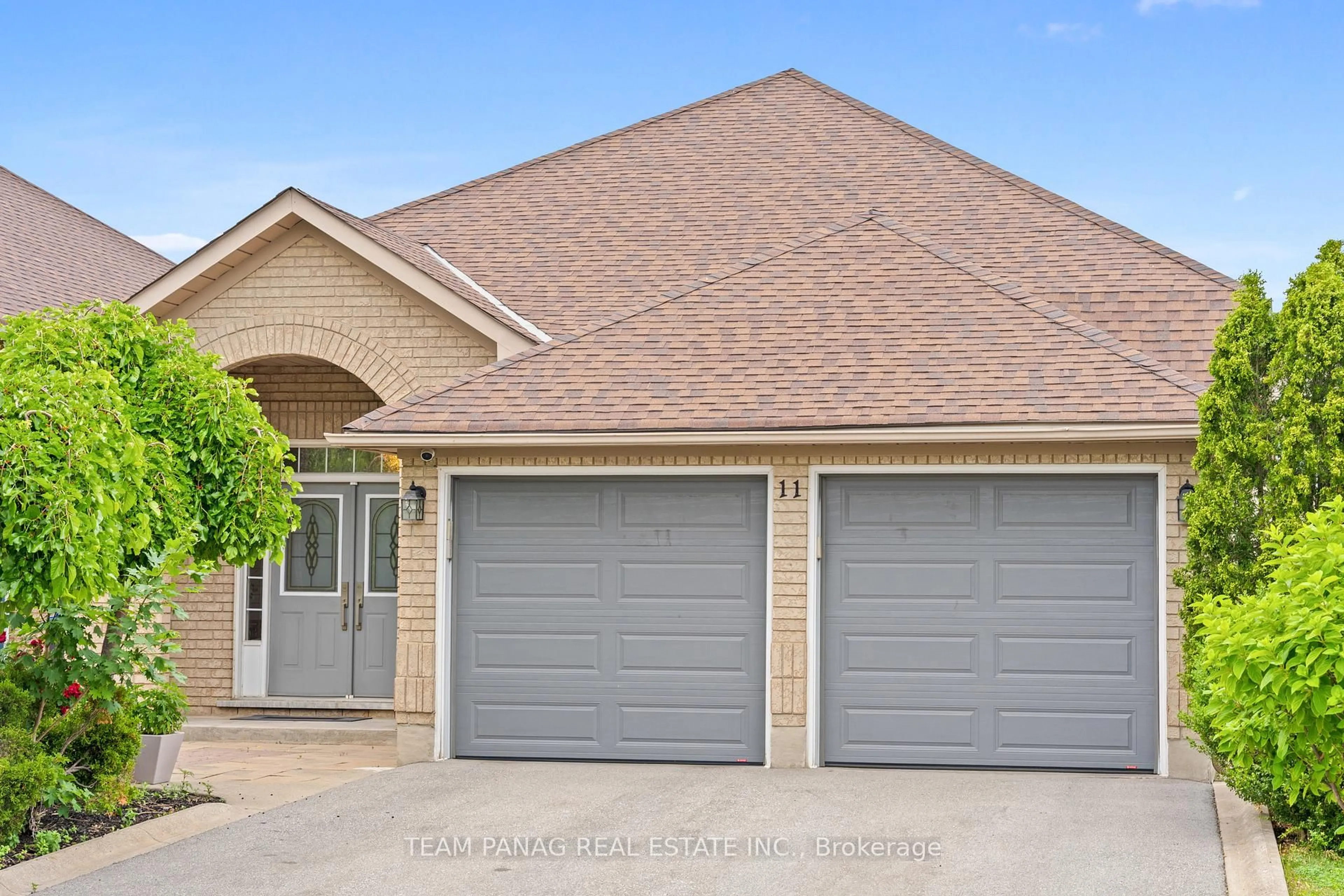 Home with vinyl exterior material, street for 11 Larkmead Pl, Brampton Ontario L6R 2R9