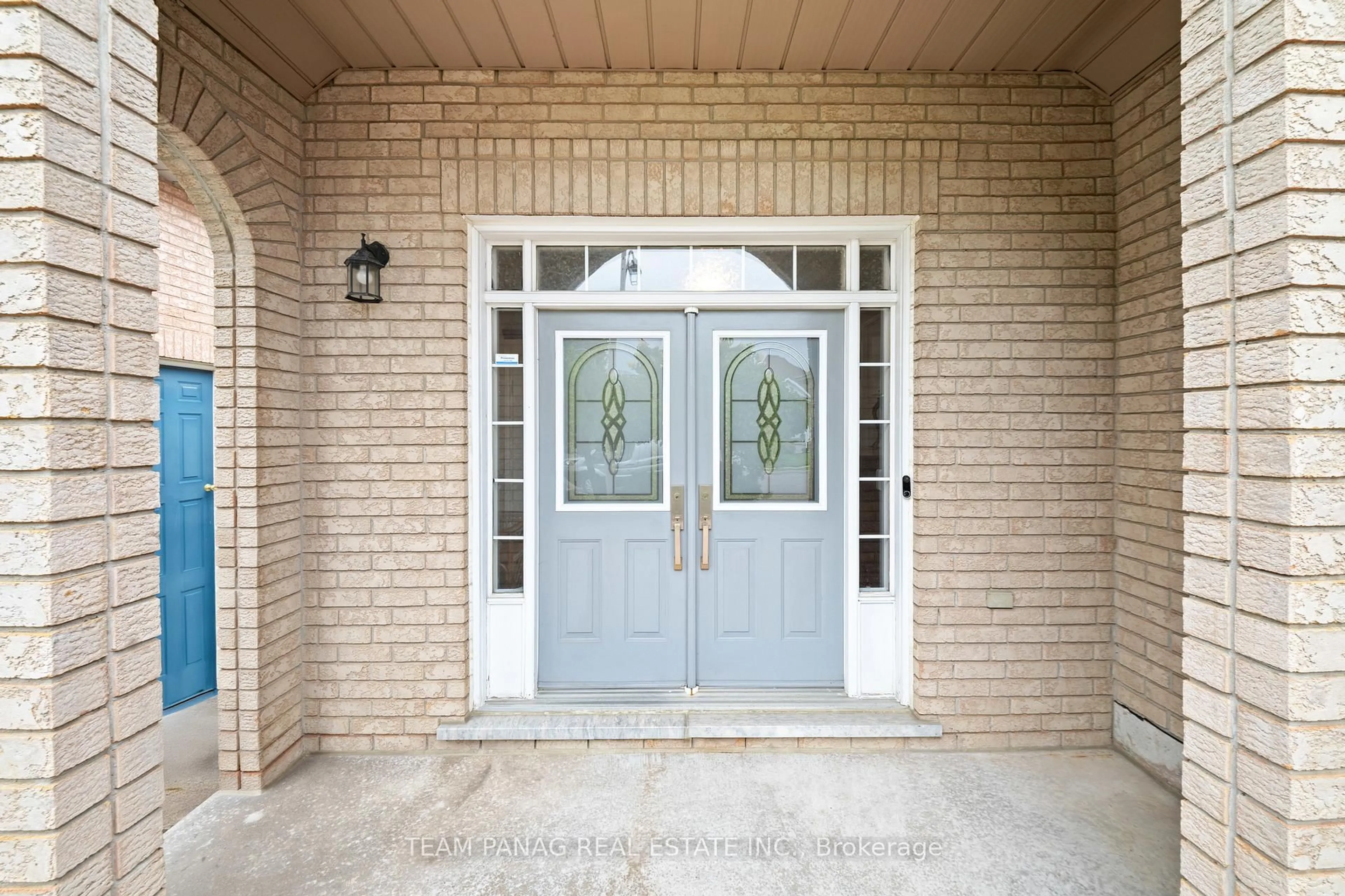 Indoor entryway for 11 Larkmead Pl, Brampton Ontario L6R 2R9