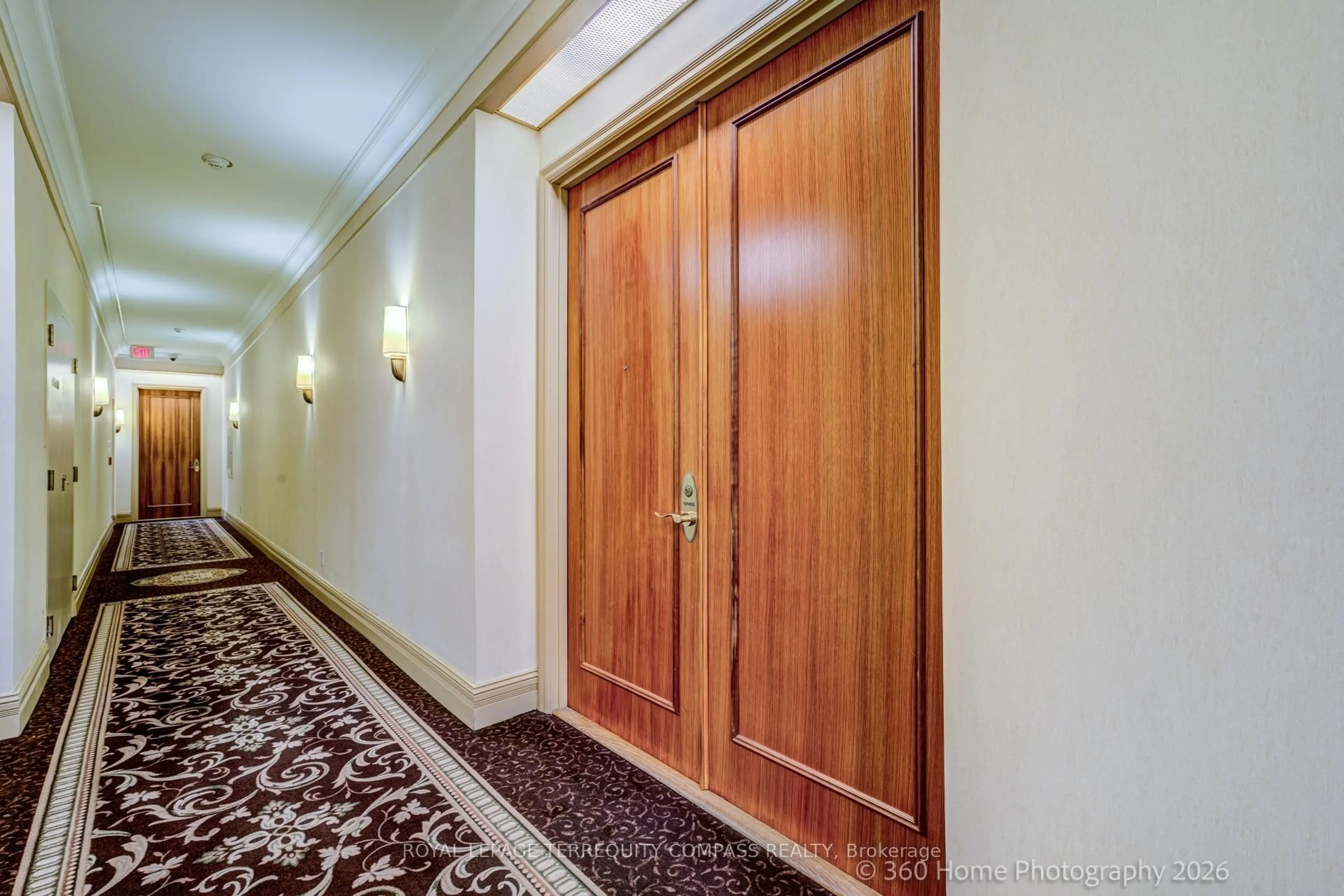 Indoor foyer for 25 Kingsbridge Garden Circ #TPH6, Mississauga Ontario L5R 4B1