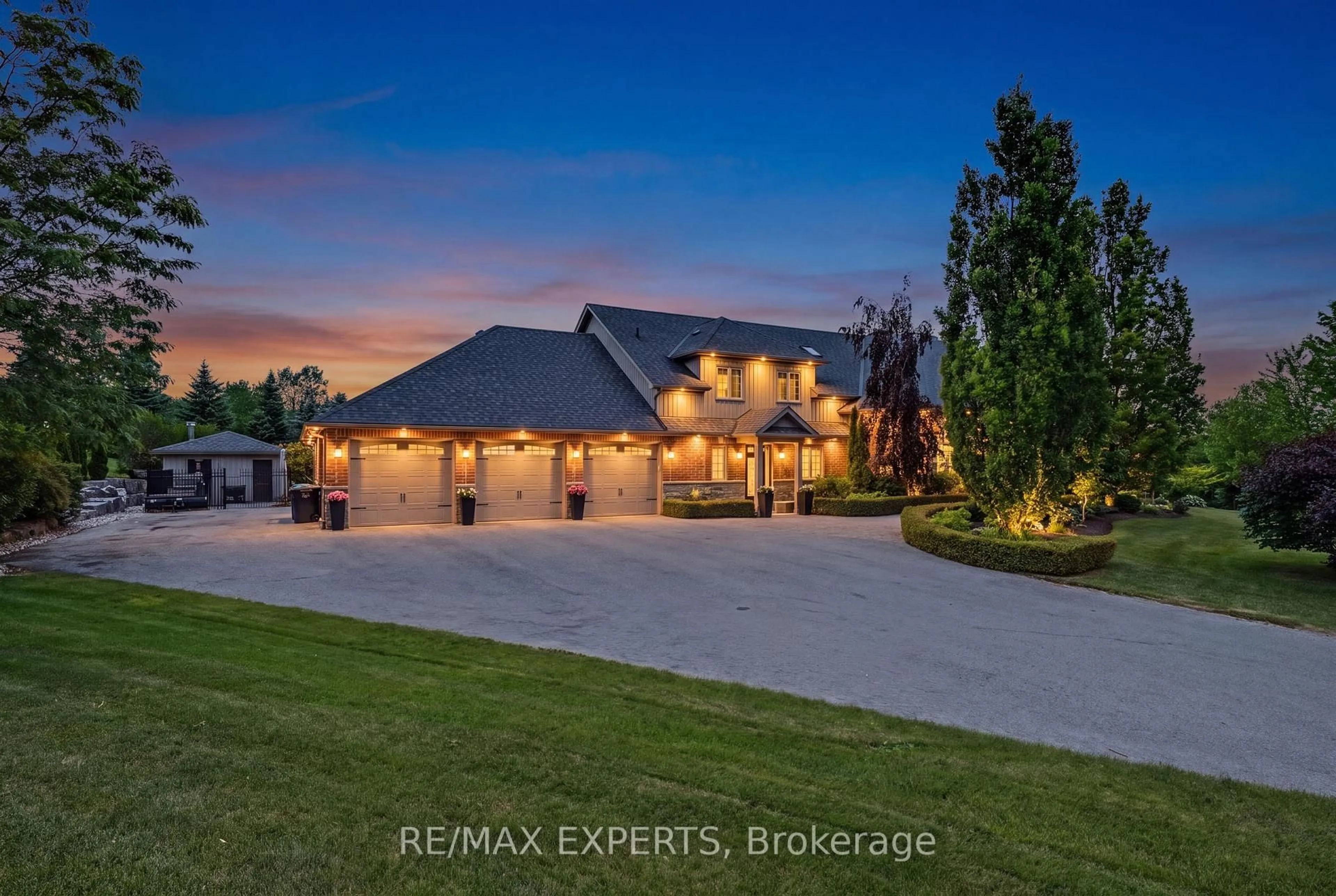 A pic from outside/outdoor area/front of a property/back of a property/a pic from drone, street for 4 Woodlot Crt, Caledon Ontario L7E 0C2