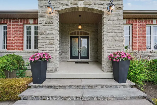 4 Woodlot Crt, Caledon 3