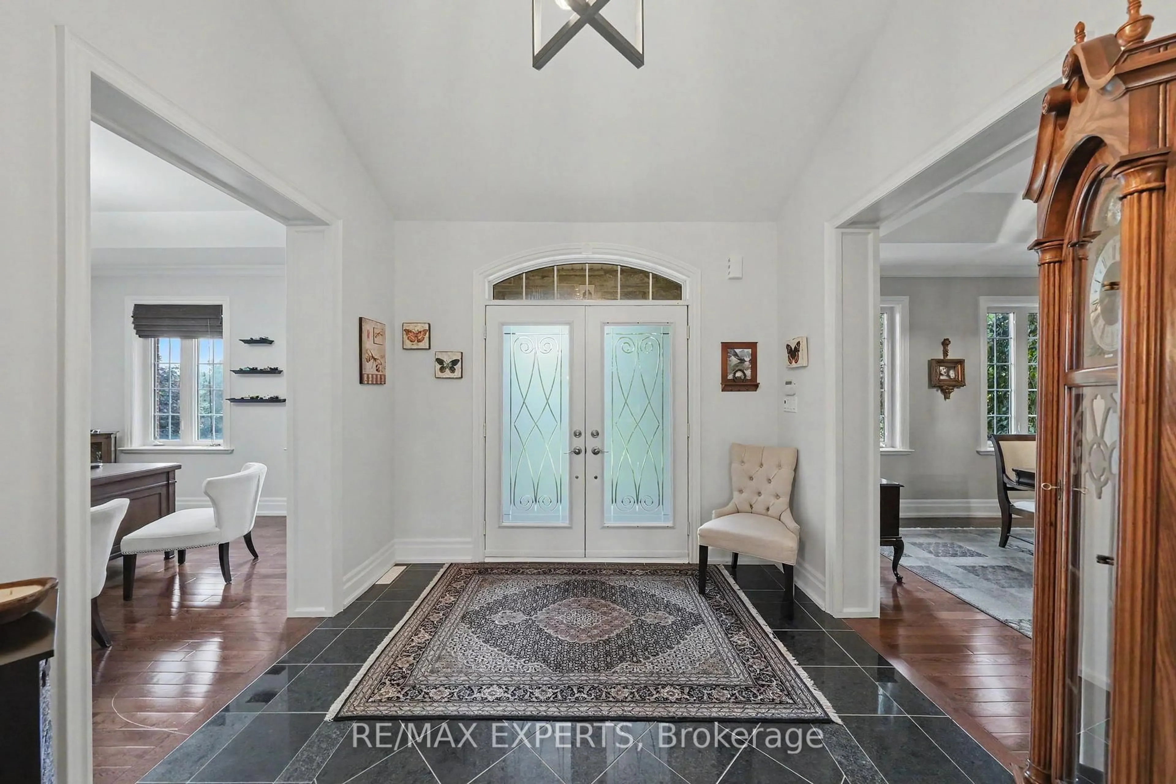 Indoor entryway for 4 Woodlot Crt, Caledon Ontario L7E 0C2