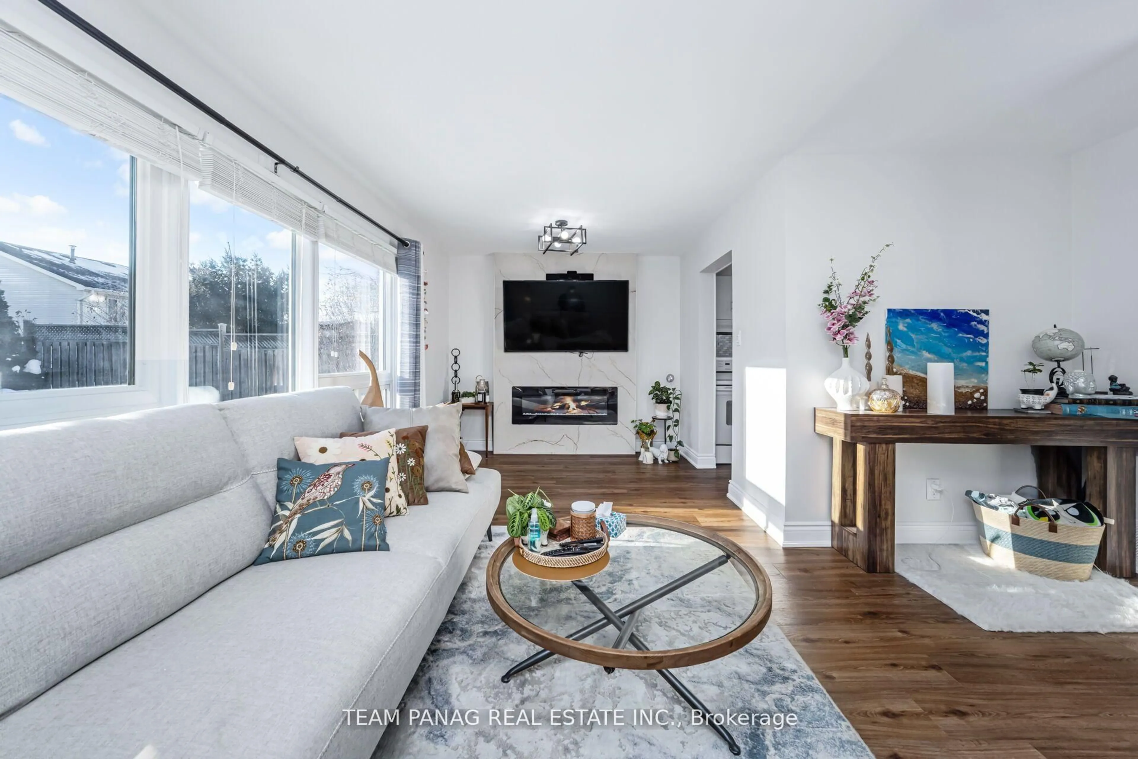 Living room with furniture, wood/laminate floor for 273 Hansen Rd, Brampton Ontario L6V 2T5