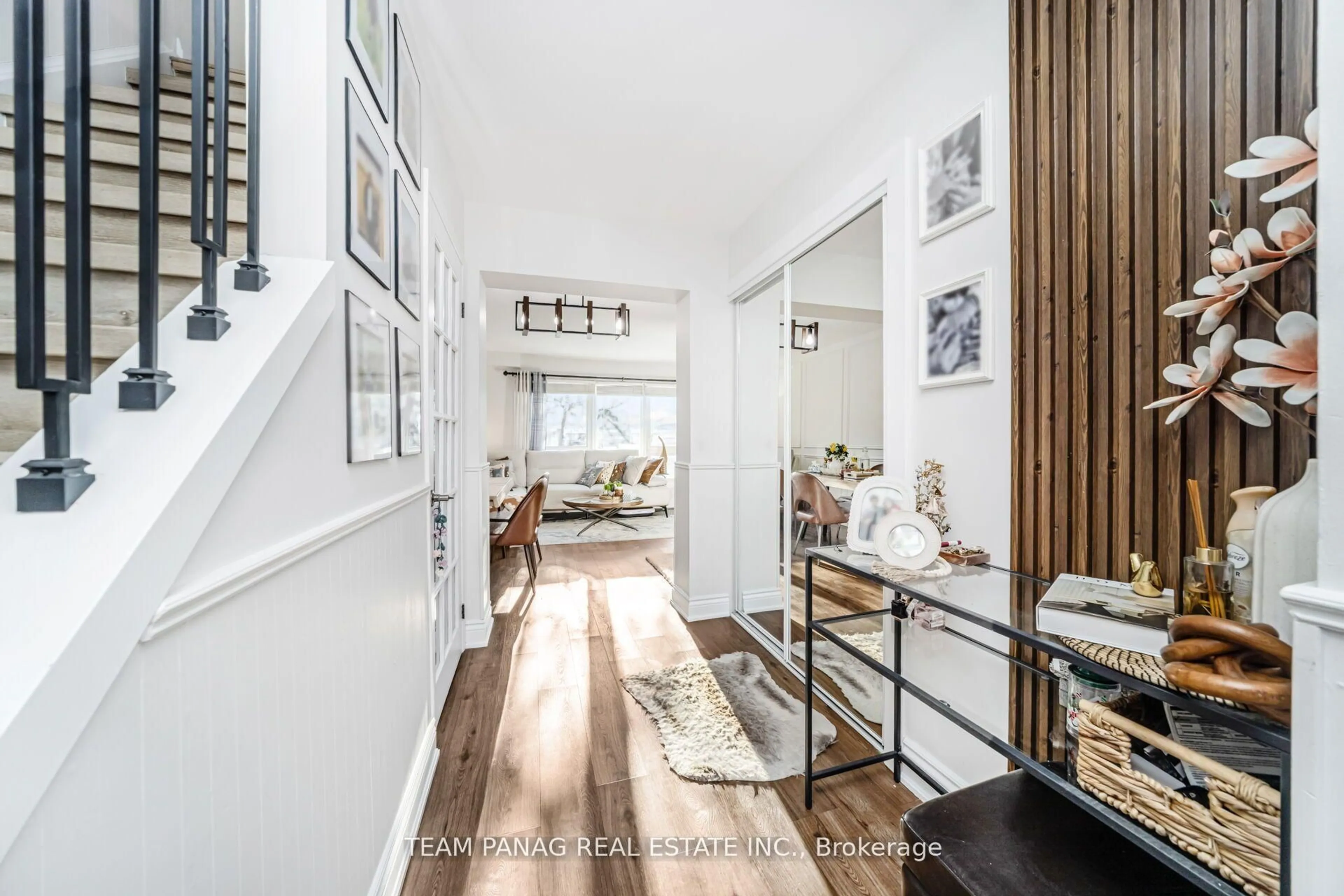 Indoor entryway for 273 Hansen Rd, Brampton Ontario L6V 2T5