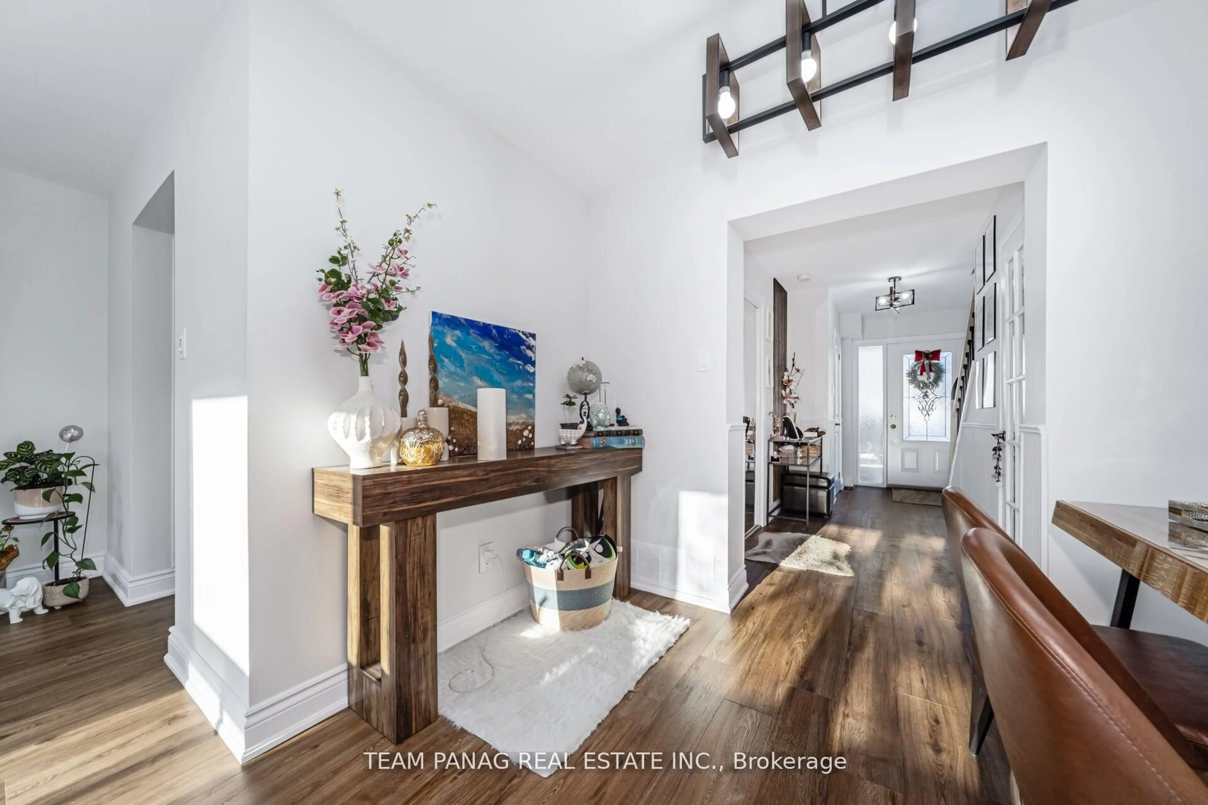 Indoor entryway for 273 Hansen Rd, Brampton Ontario L6V 2T5