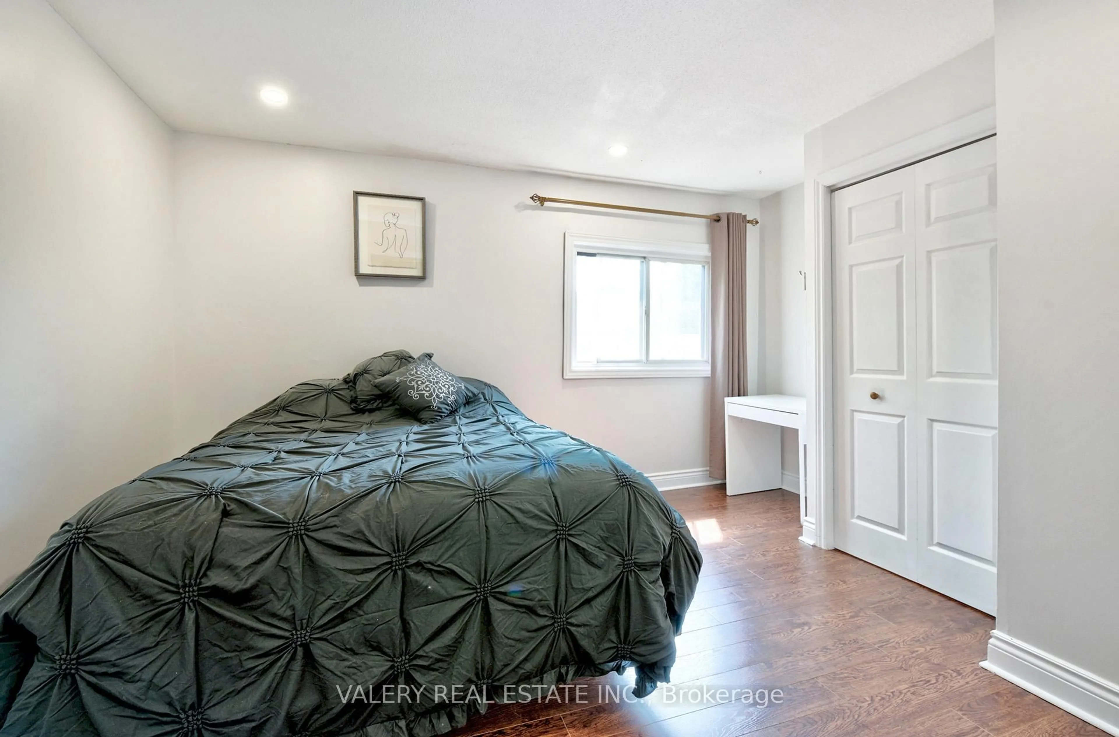 Bedroom with bed, unknown for 2314 Belyea St, Oakville Ontario L6L 1N6