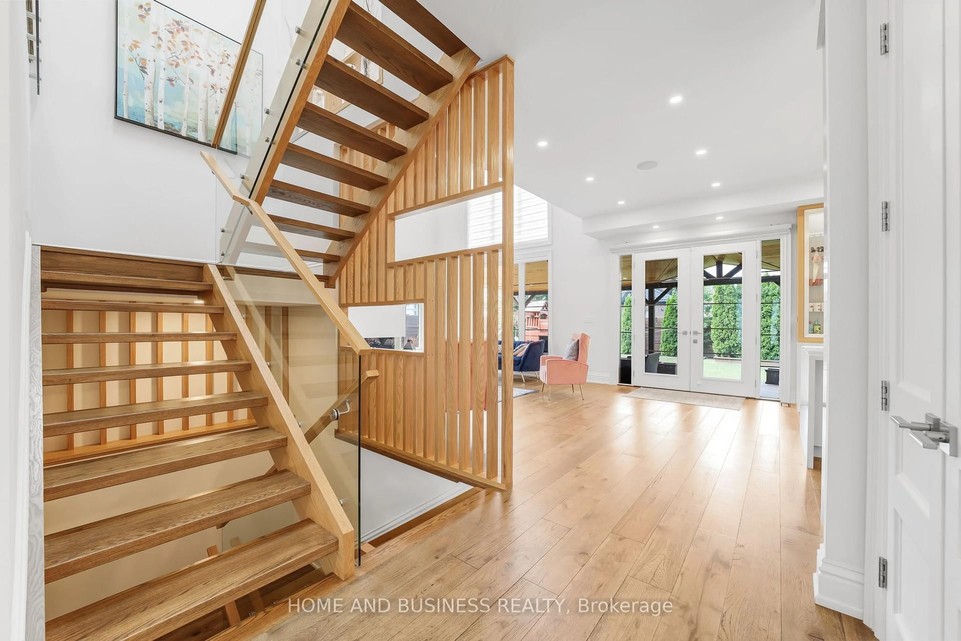 Indoor entryway for 442 Sherin Dr, Oakville Ontario L6L 4J5