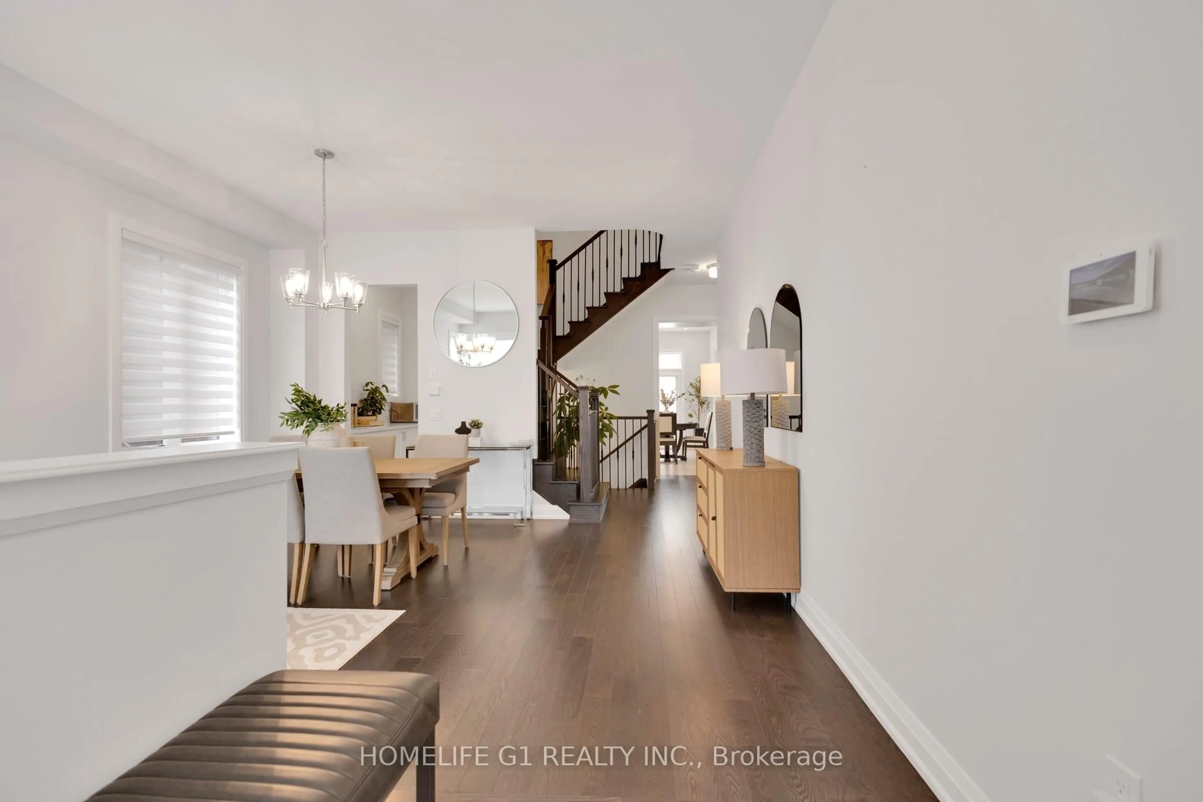 Indoor entryway for 4044 Channing Cres, Oakville Ontario L6H 3R2
