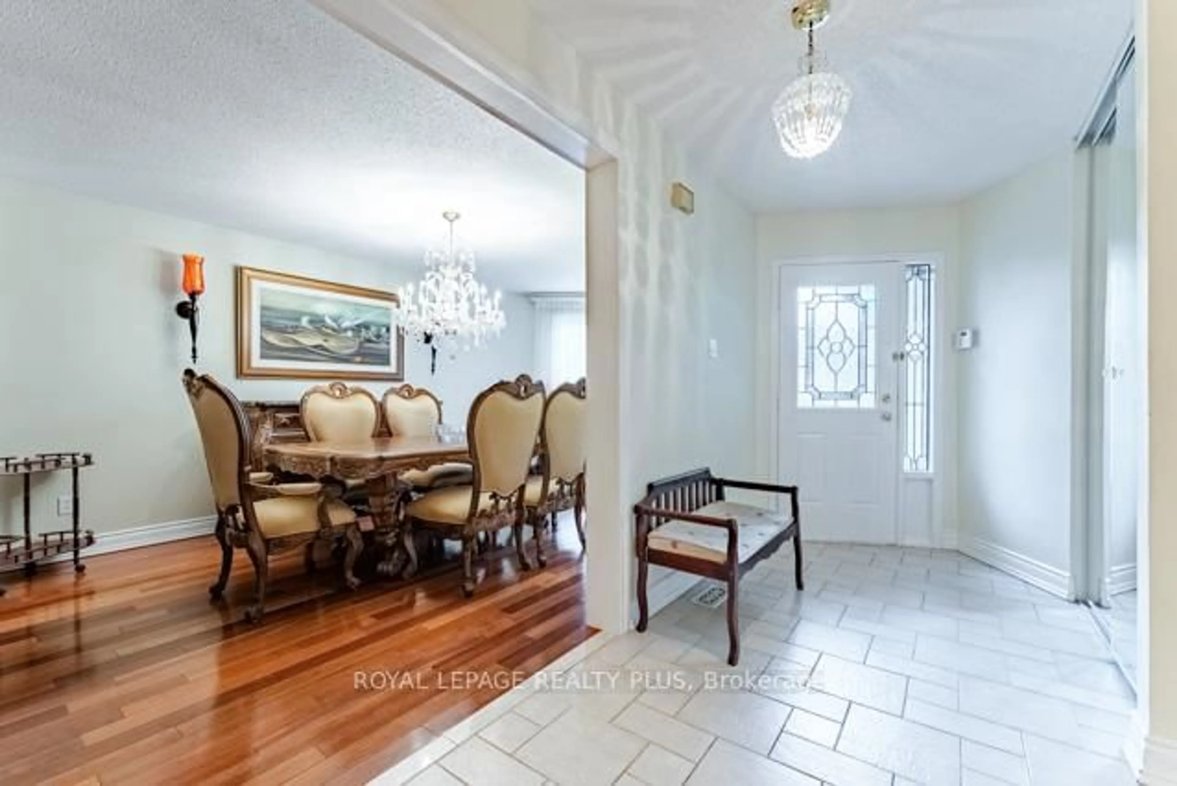 Indoor foyer for 4622 Bismark Cres, Mississauga Ontario L5R 1K2