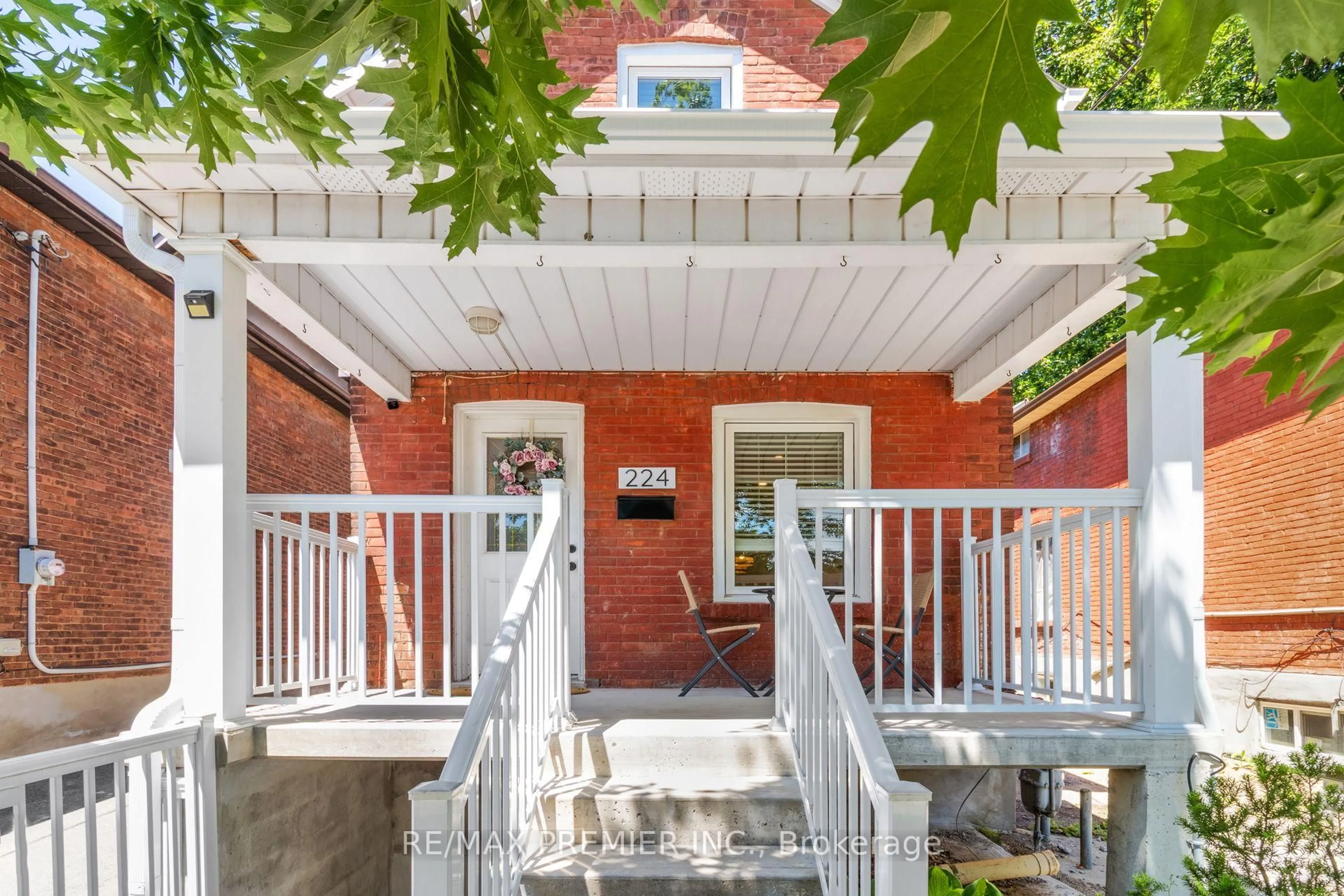 Patio, street for 224 John St, Toronto Ontario M9N 1K2
