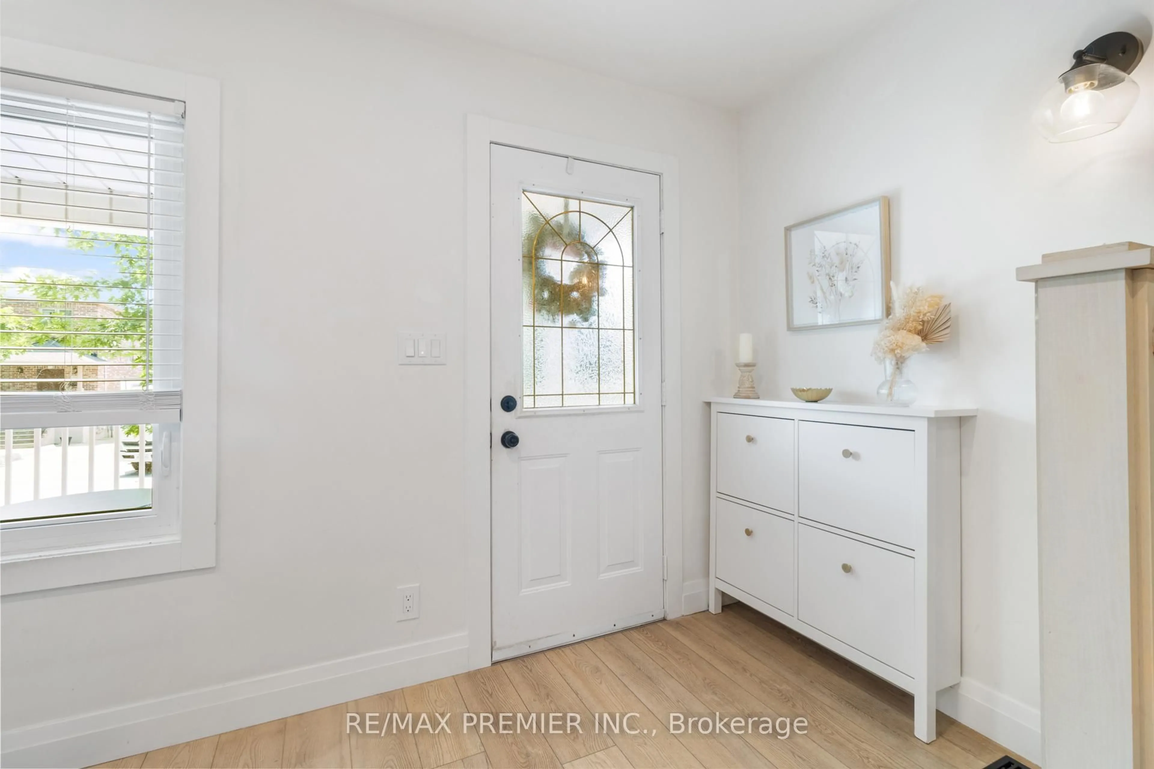 Indoor entryway for 224 John St, Toronto Ontario M9N 1K2
