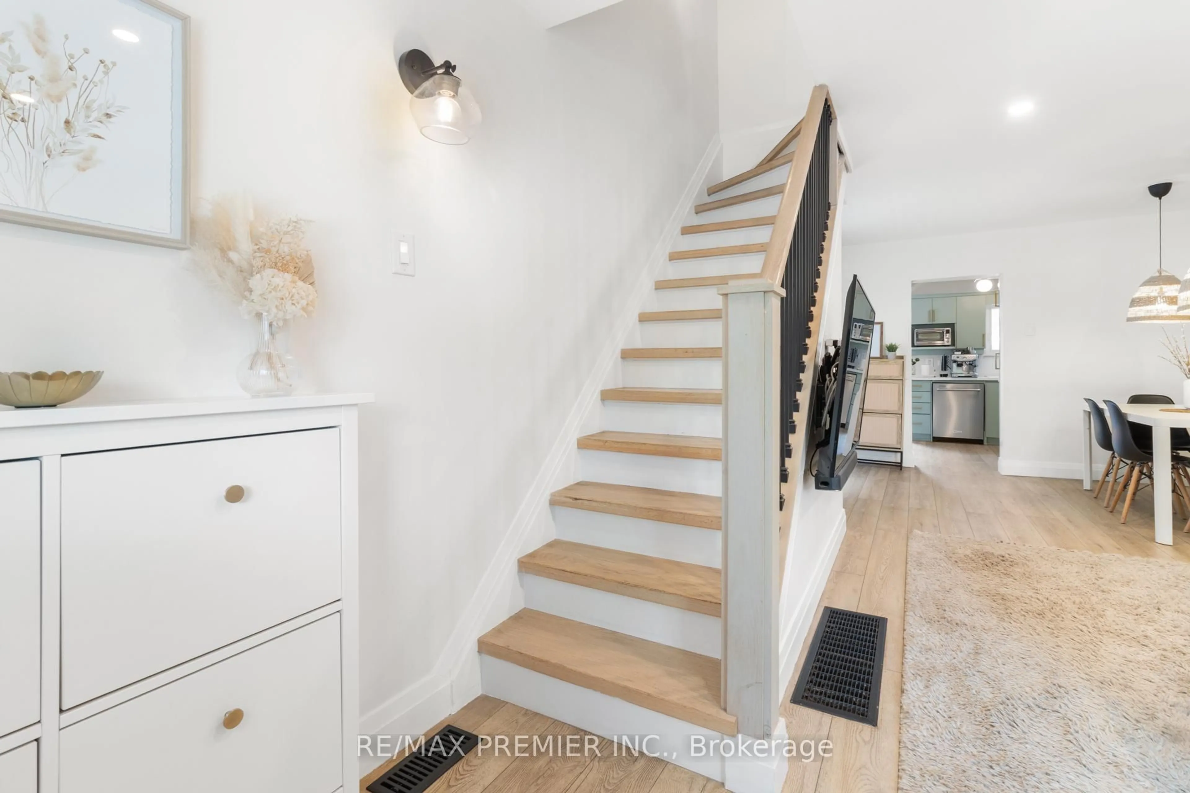 Stairs for 224 John St, Toronto Ontario M9N 1K2