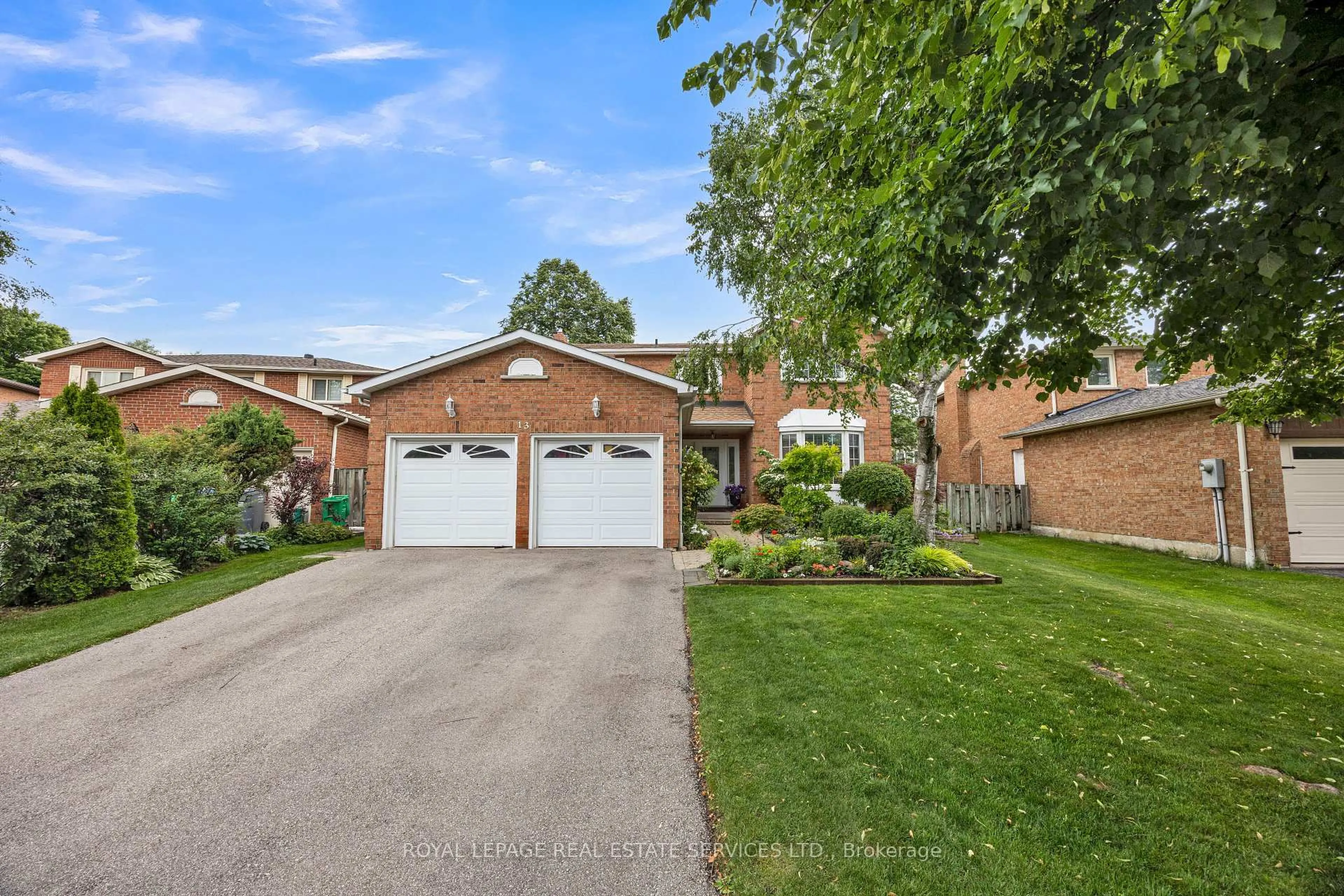 Home with brick exterior material, street for 13 Oakington Pl, Mississauga Ontario L5N 3V9