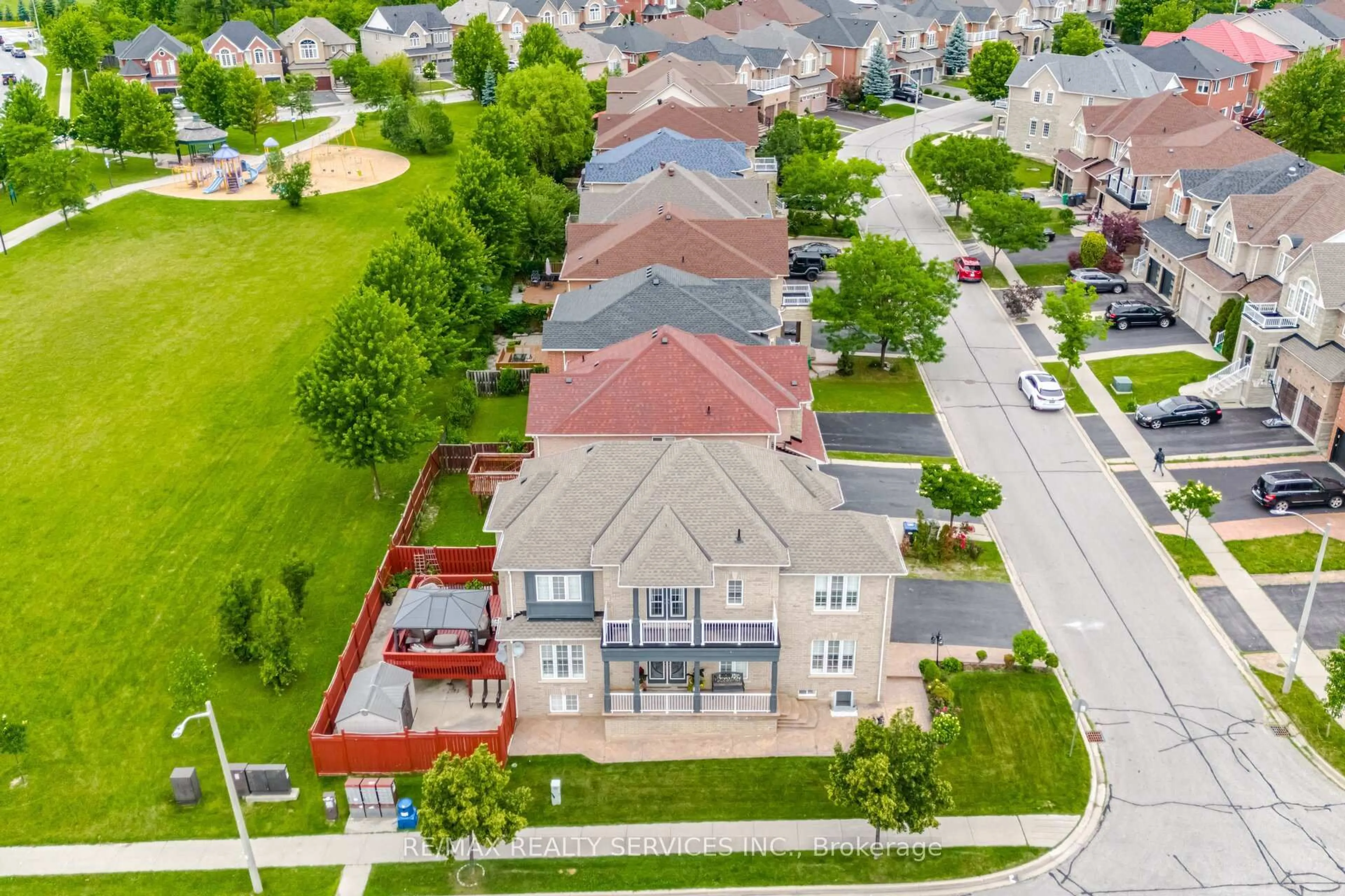 A pic from outside/outdoor area/front of a property/back of a property/a pic from drone, city buildings view from balcony for 17 Pefferlaw Circ, Brampton Ontario L6Y 0K2