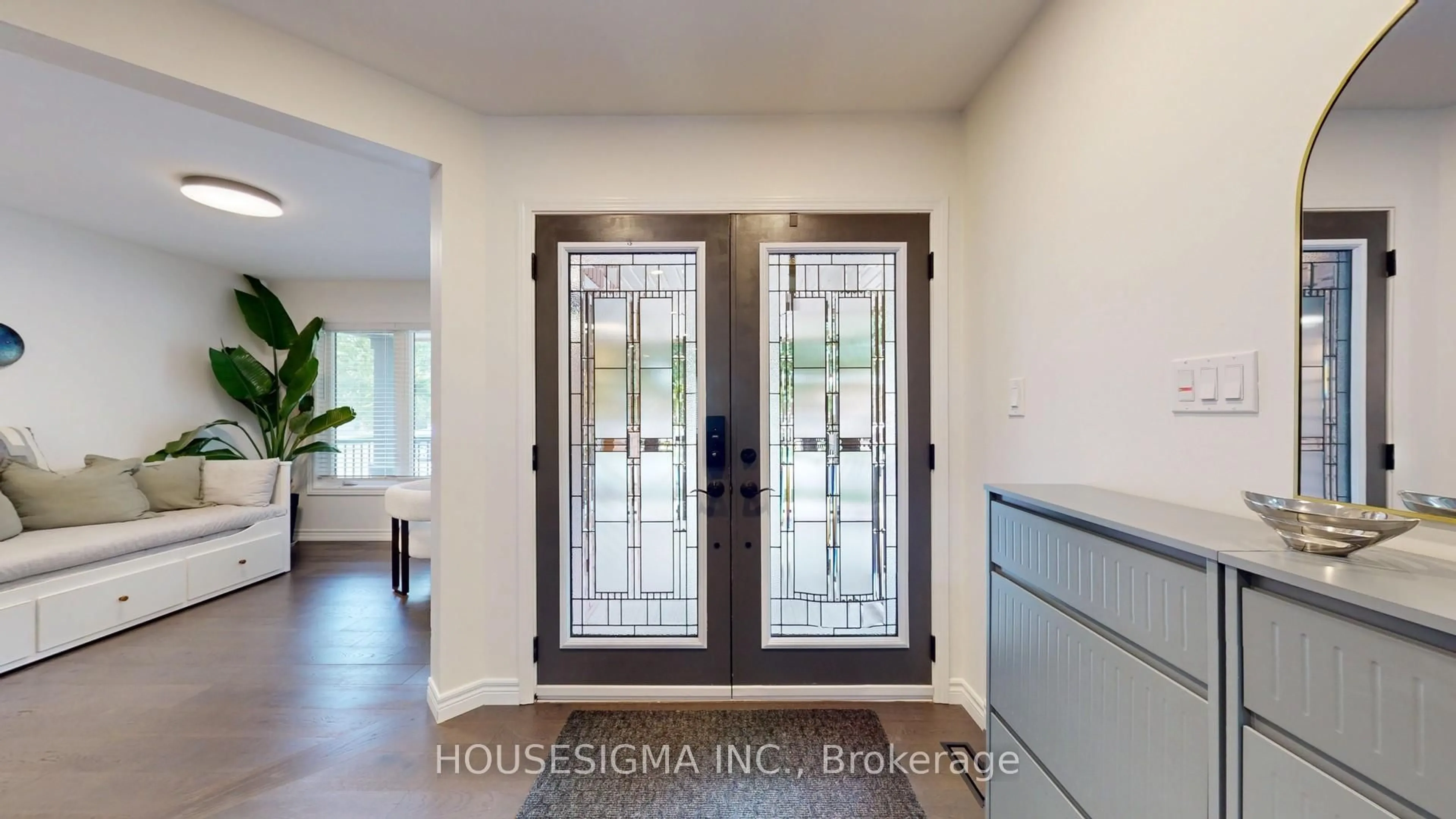 Indoor entryway for 4175 Prudham Ave, Burlington Ontario L7M 0C3