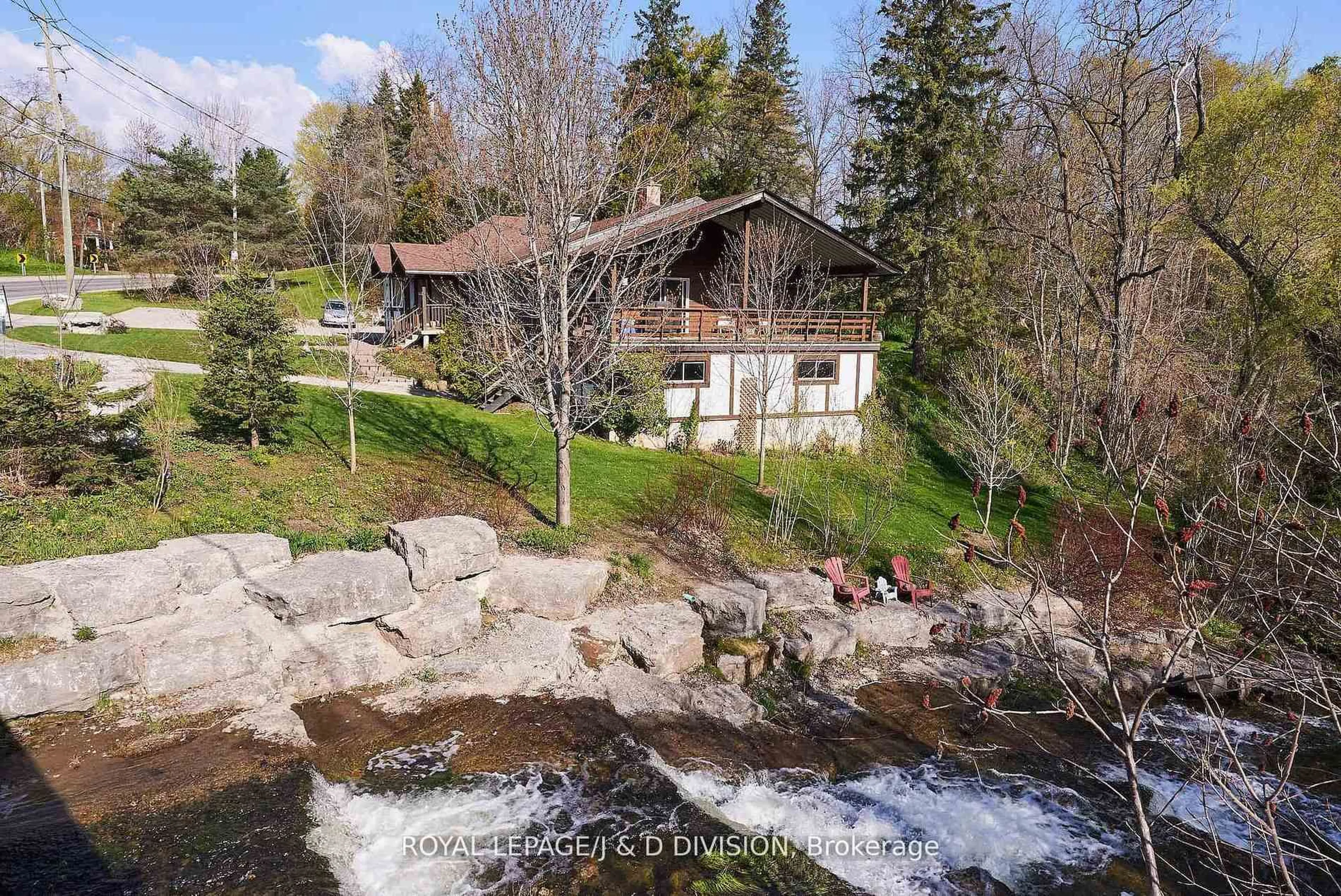 A pic from outside/outdoor area/front of a property/back of a property/a pic from drone, water/lake/river/ocean view for 7095 Guelph Line, Milton Ontario L0P 1B0