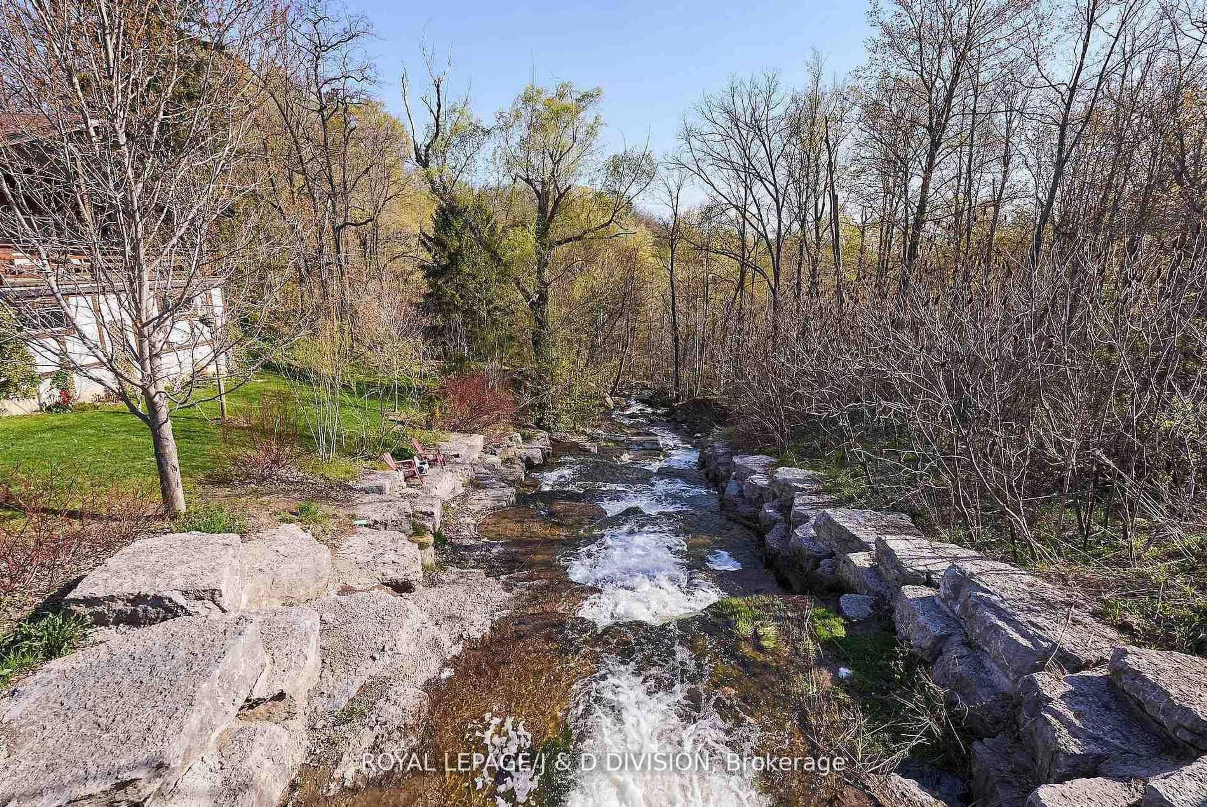 A pic from outside/outdoor area/front of a property/back of a property/a pic from drone, water/lake/river/ocean view for 7095 Guelph Line, Milton Ontario L0P 1B0