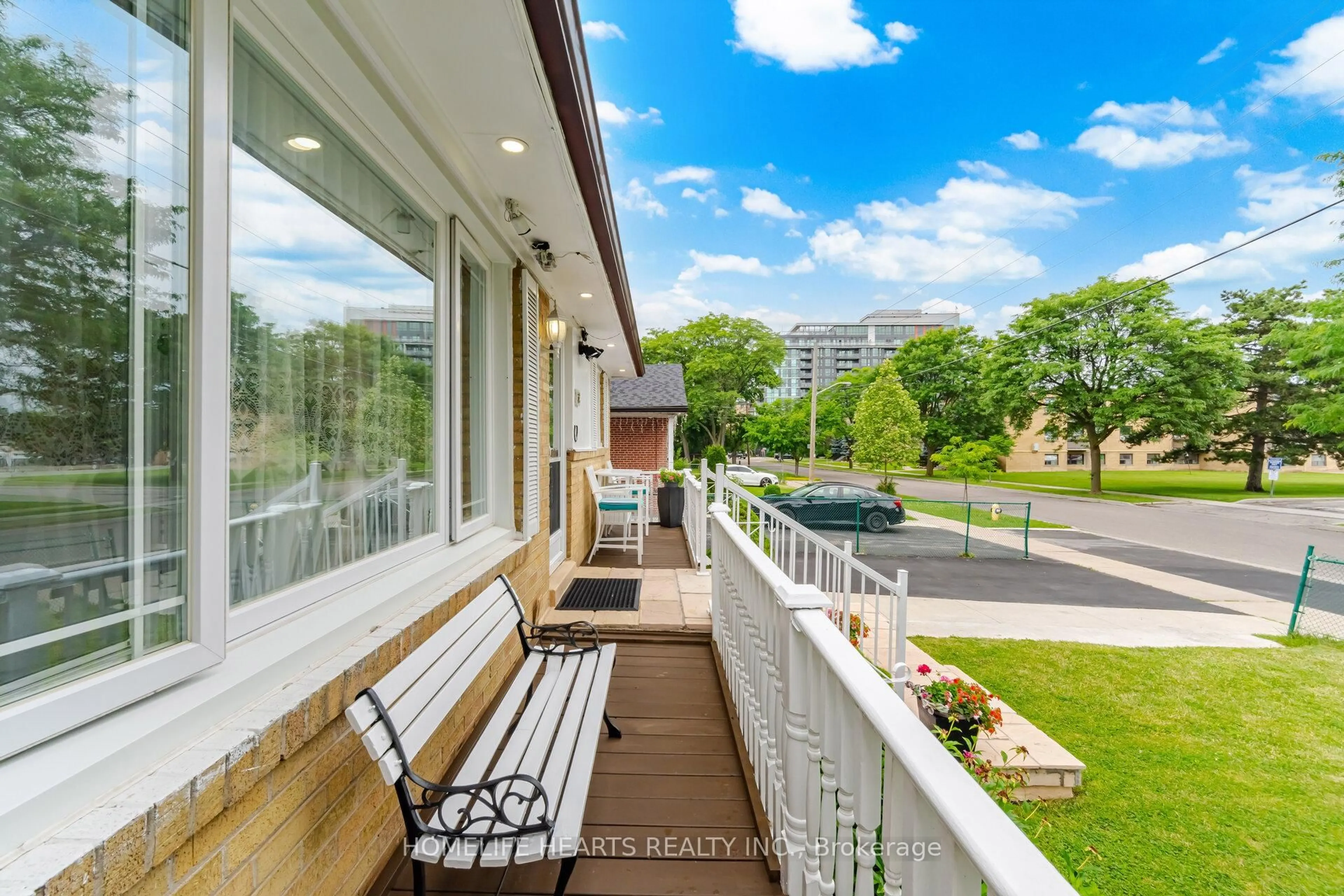 Patio, street for 32 Jansusie Rd, Toronto Ontario M9W 4V5