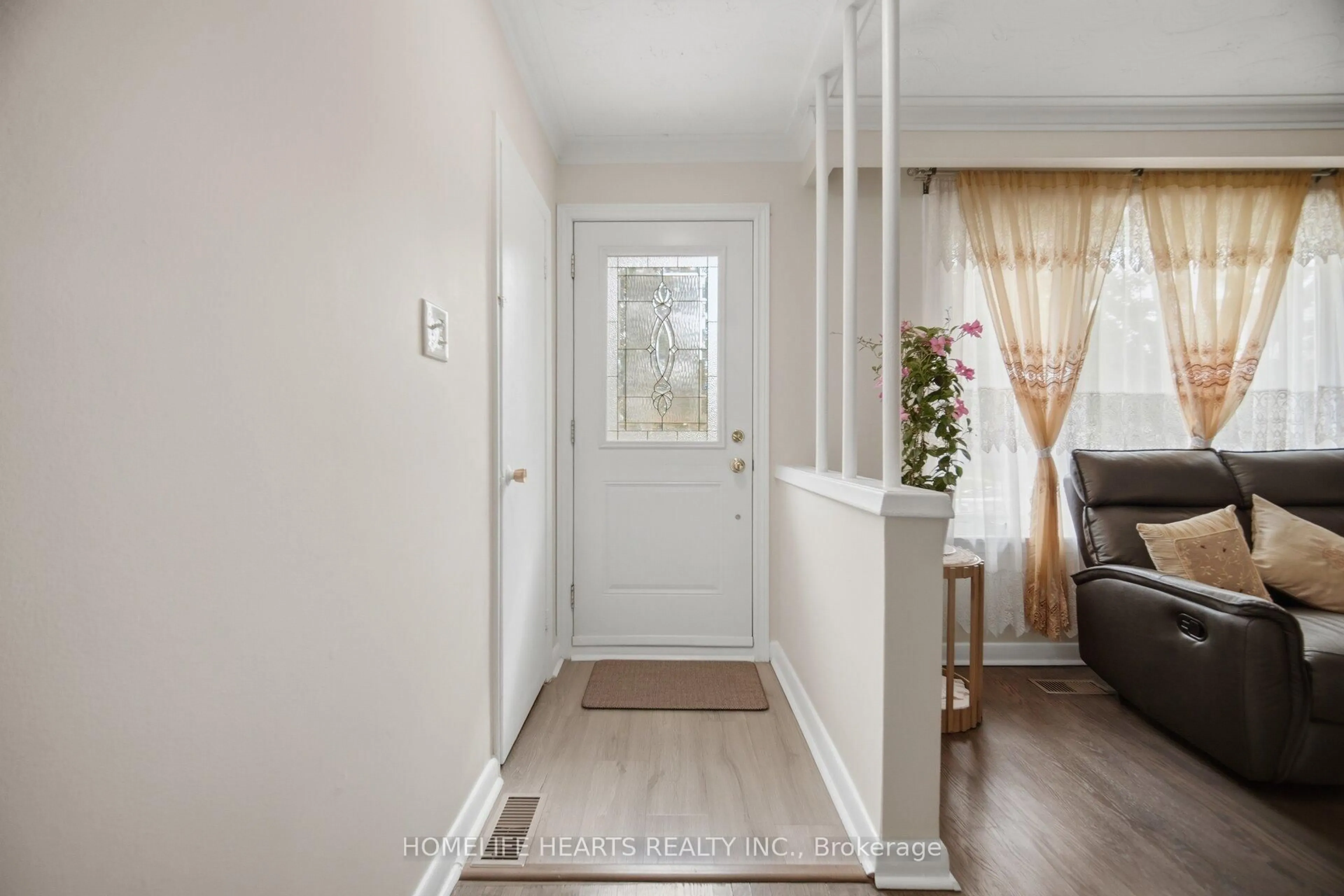 Indoor entryway for 32 Jansusie Rd, Toronto Ontario M9W 4V5