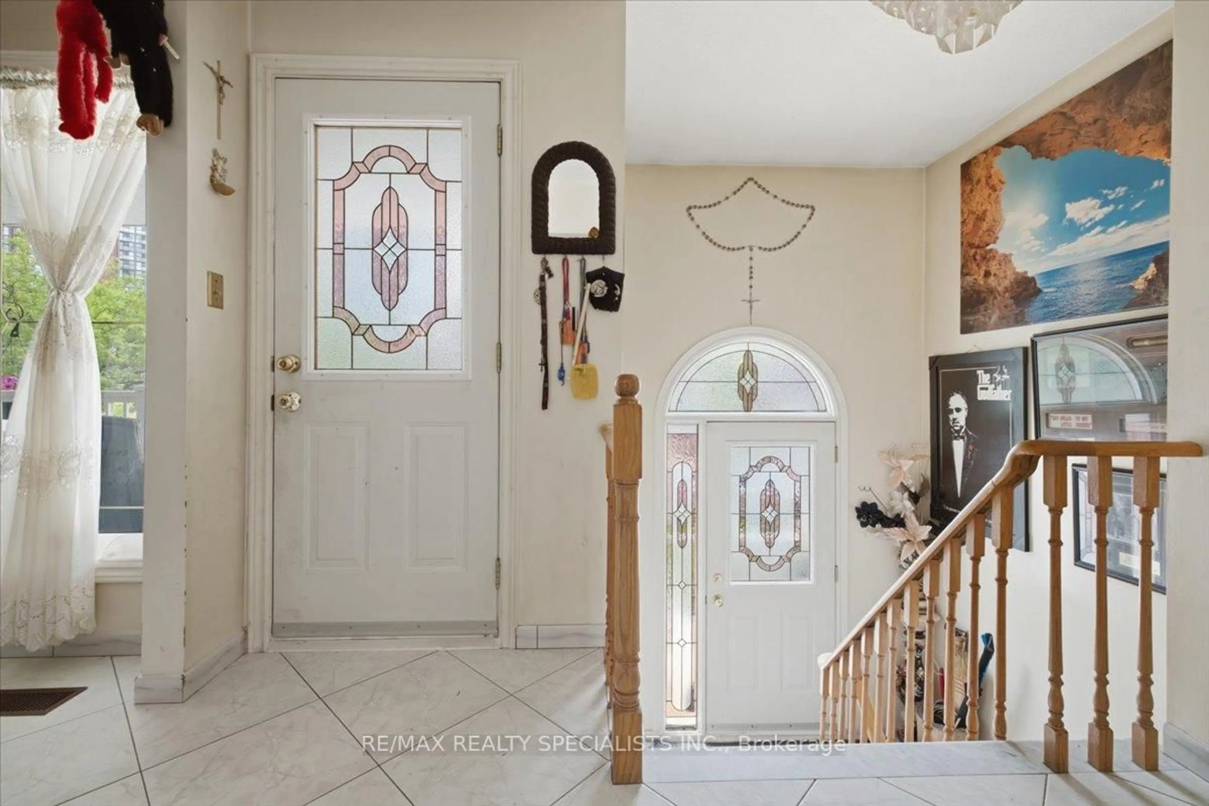 Indoor entryway for 80 Chalfield Lane, Mississauga Ontario L4Z 1L2