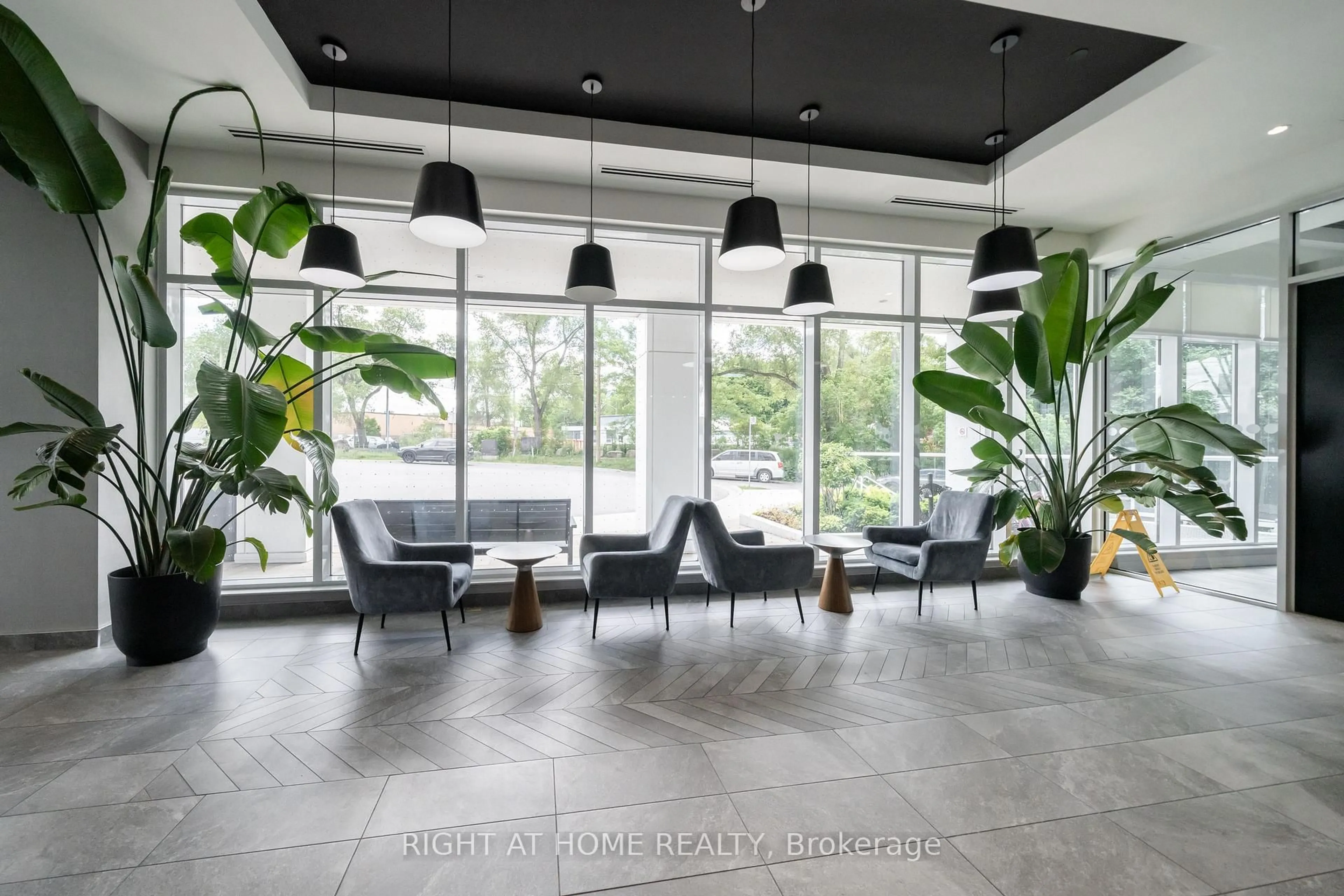 Indoor foyer for 10 Wilby Cres #807, Toronto Ontario M9N 0B6
