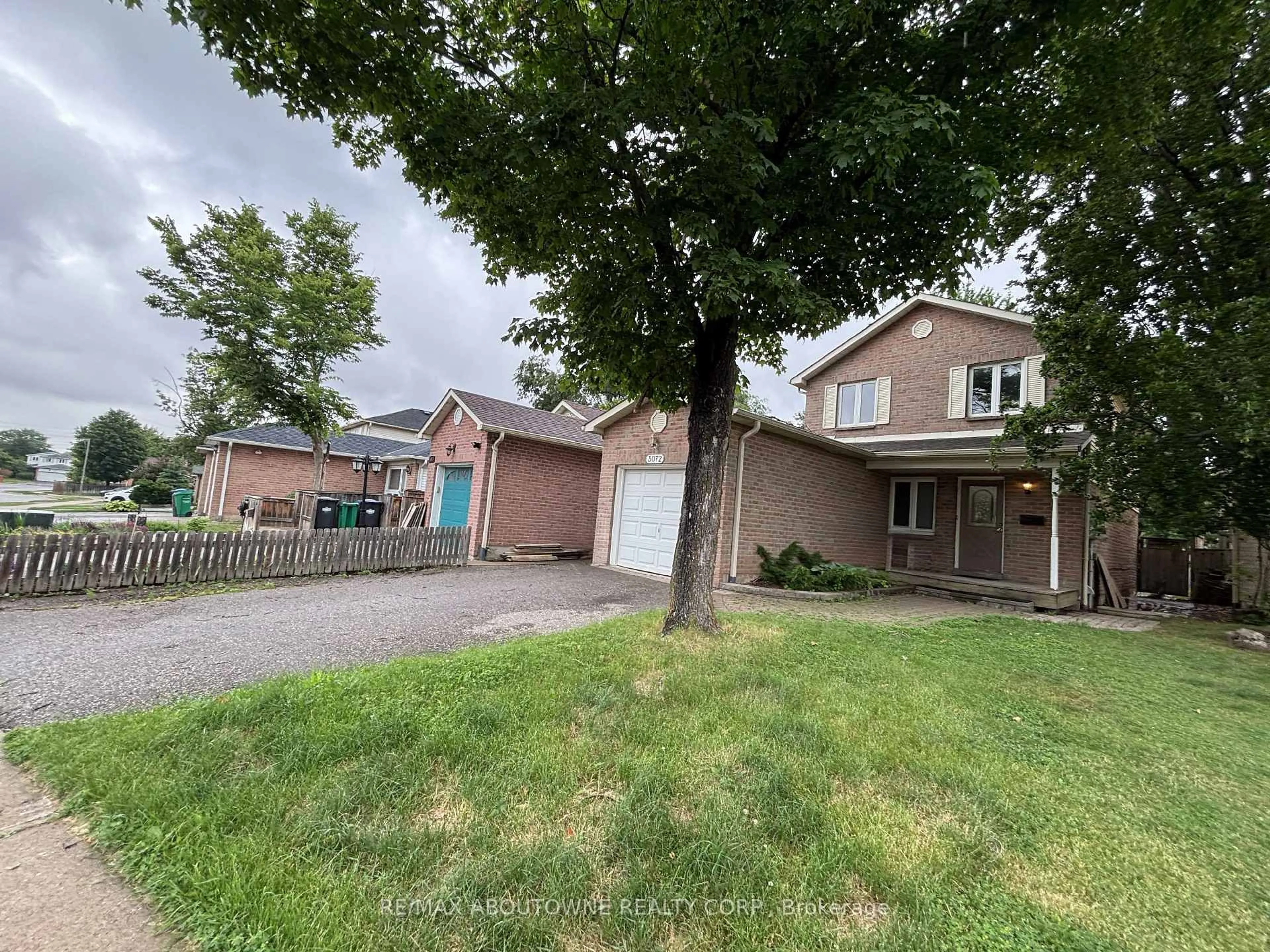 A pic from outside/outdoor area/front of a property/back of a property/a pic from drone, street for 3072 Patrick Cres, Mississauga Ontario L5N 3G5