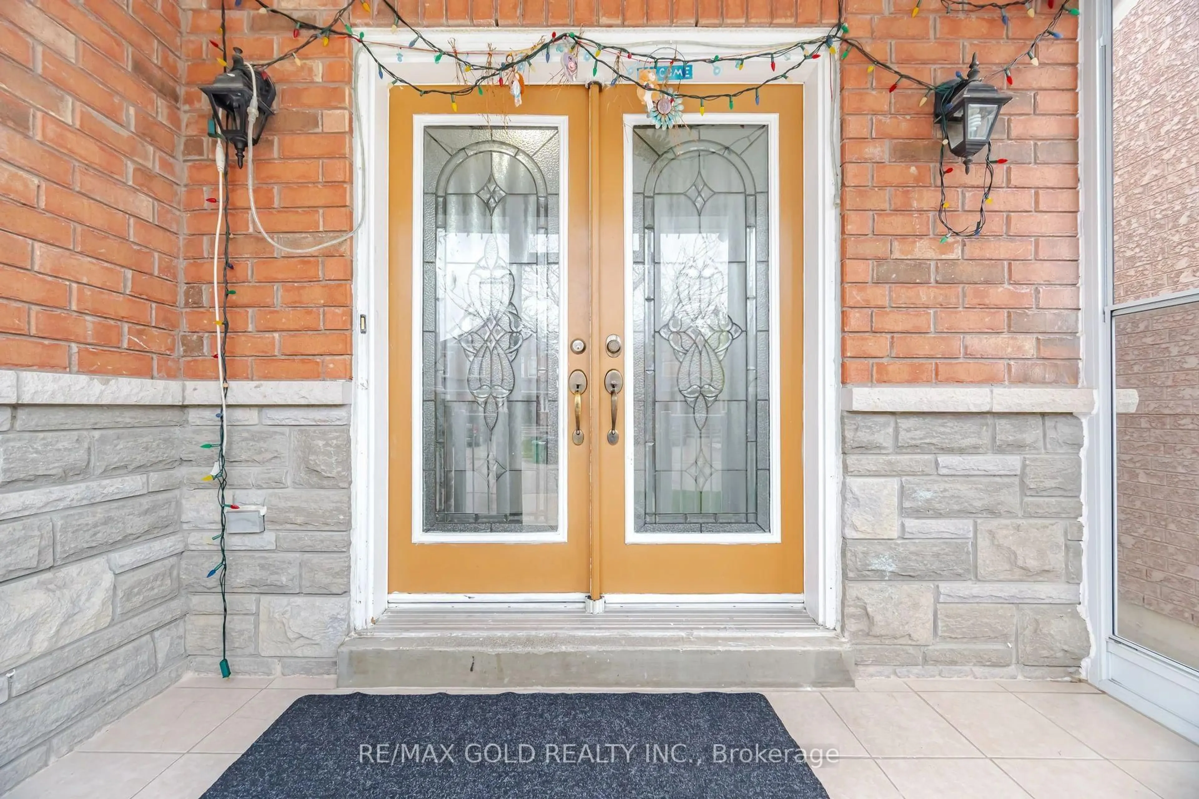 Indoor entryway for 23 Millsborough Rd, Brampton Ontario L6P 2A1