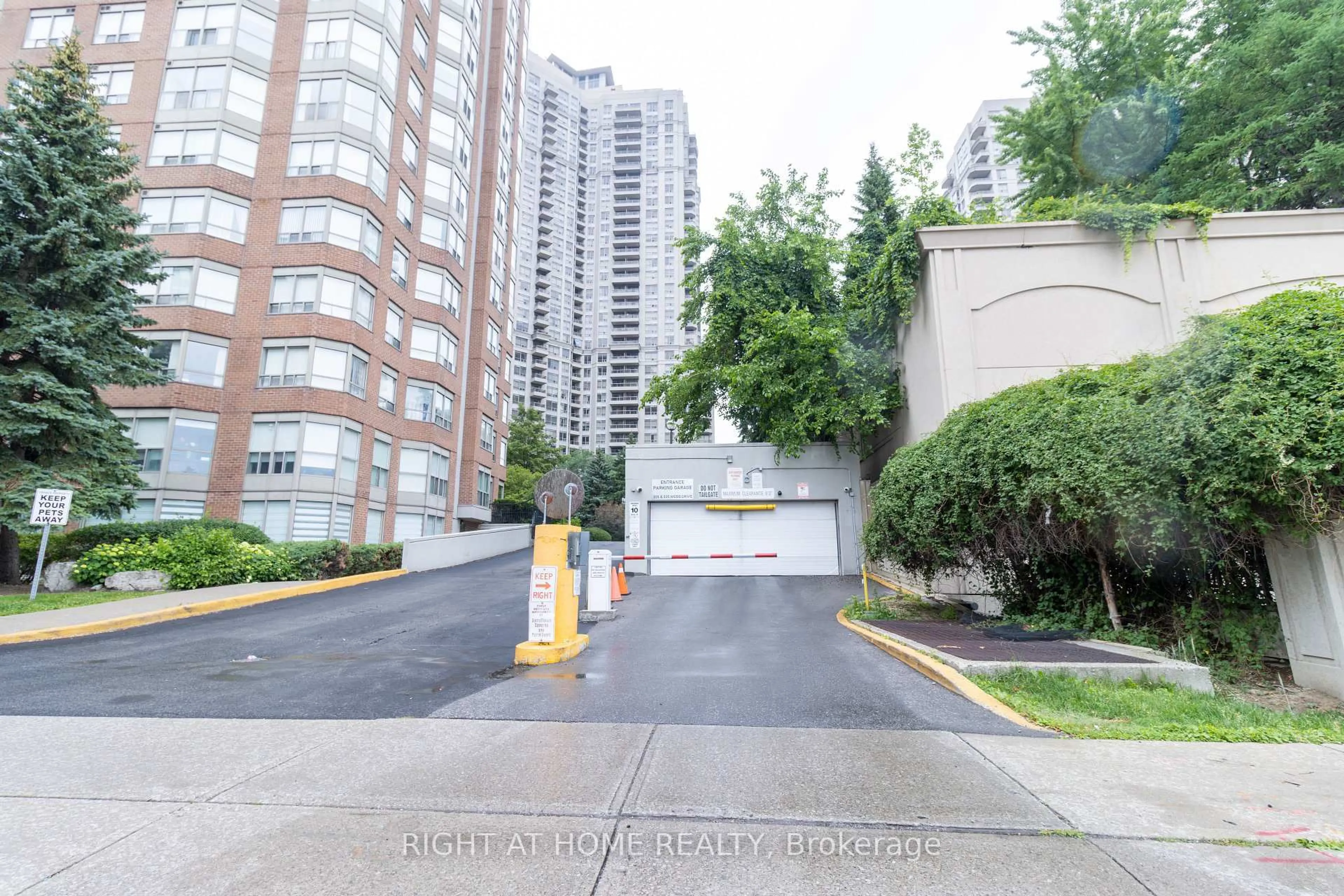 Unknown for 325 Webb Dr #1811, Mississauga Ontario L5B 3Z9