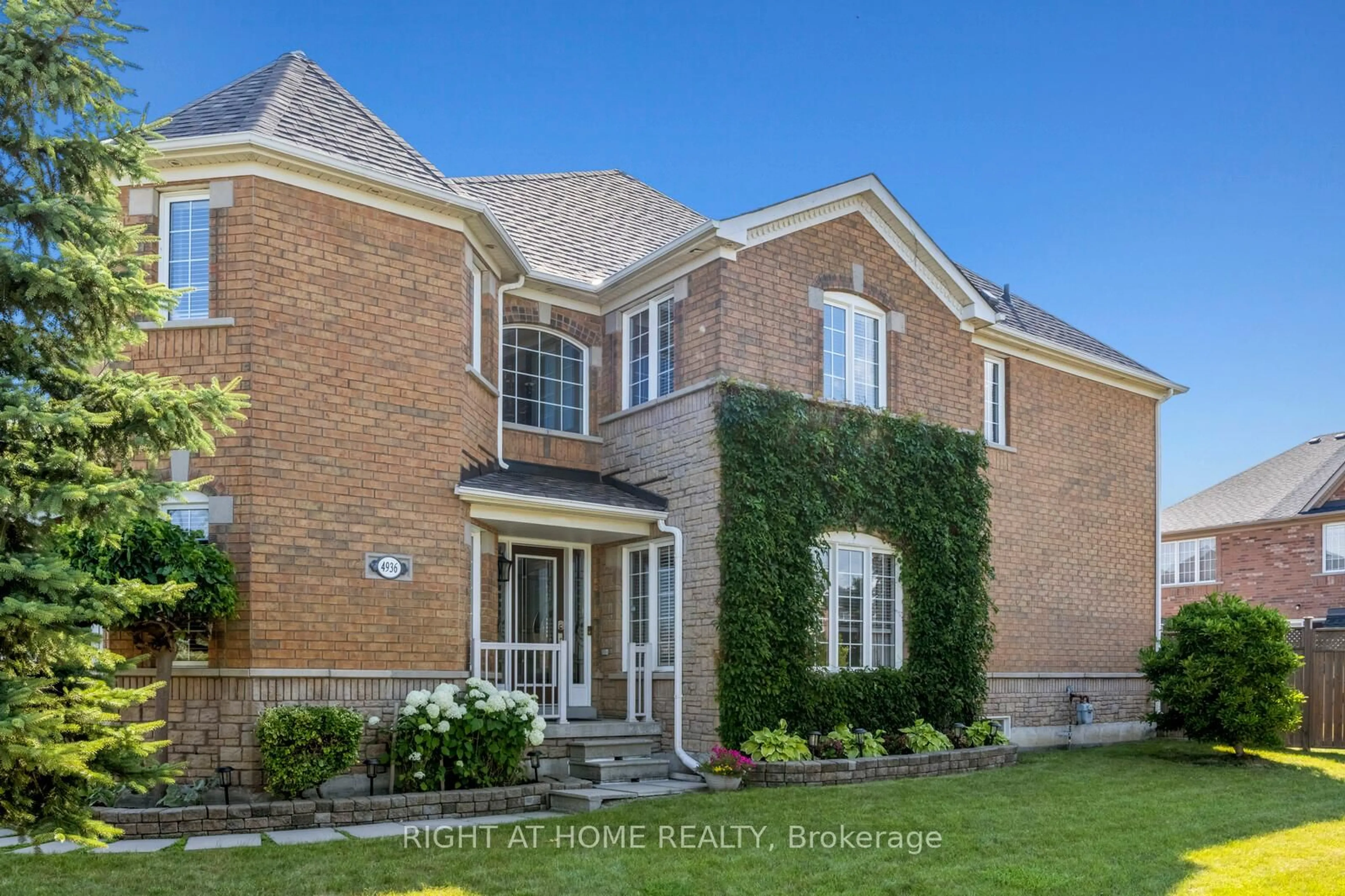 Home with brick exterior material, unknown for 4936 Sebastian Dr, Mississauga Ontario L5M 7N8