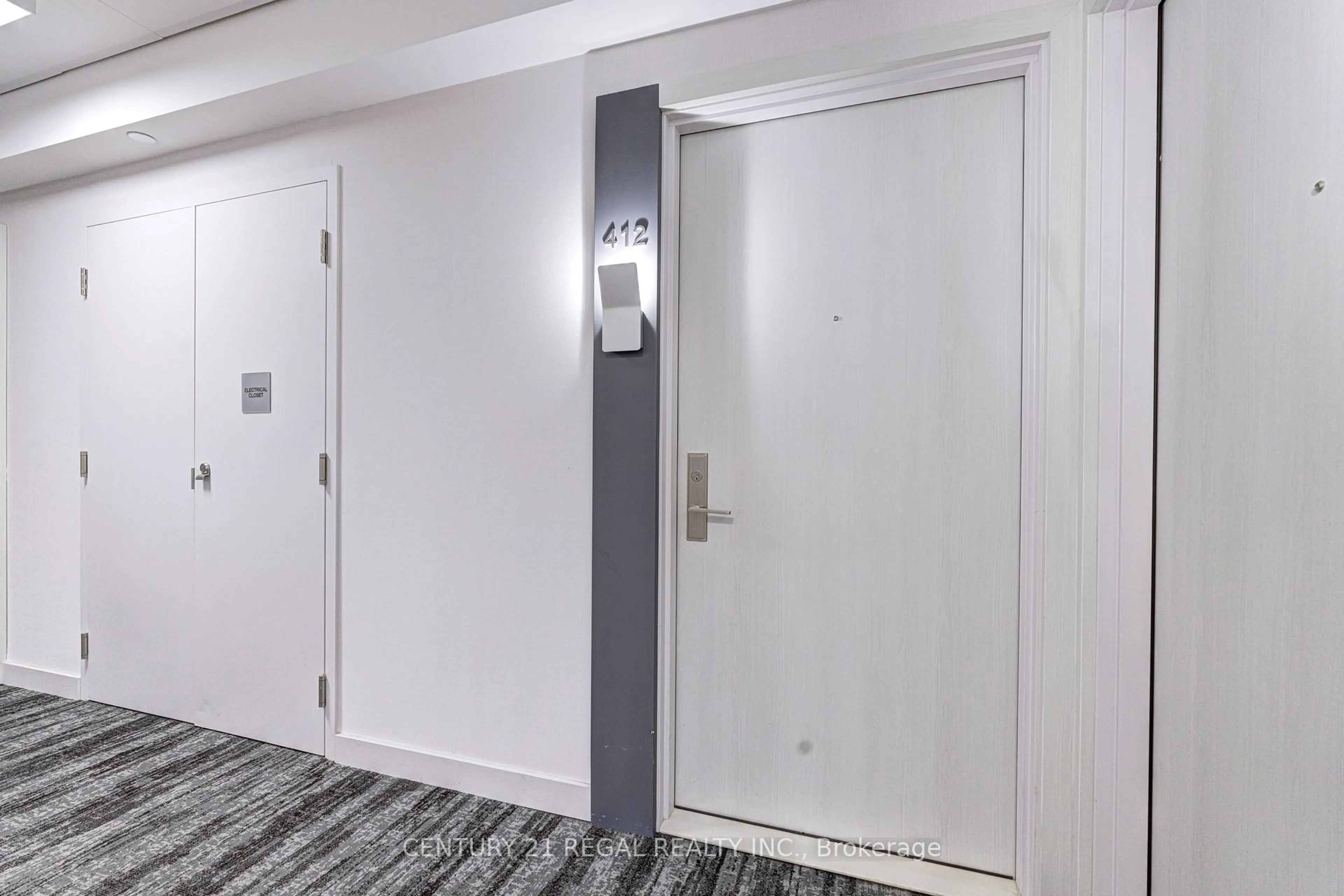 Indoor foyer for 30 Samuel Wood Way #412, Toronto Ontario M9B 0C9