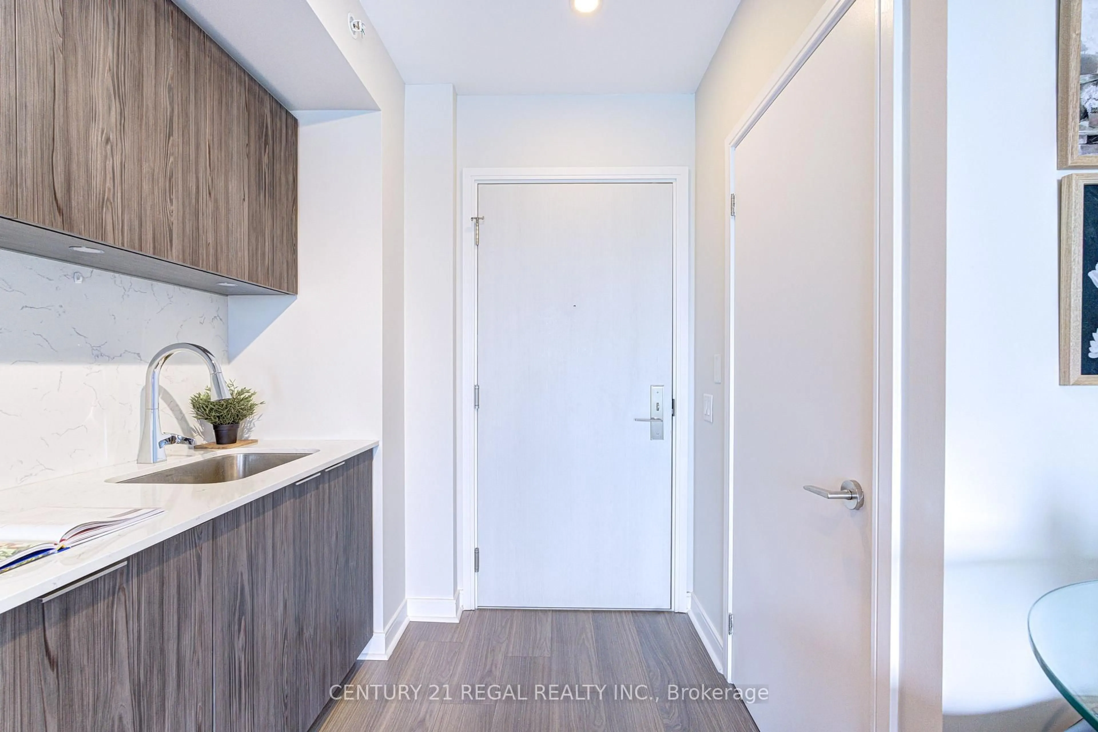 Indoor entryway for 30 Samuel Wood Way #412, Toronto Ontario M9B 0C9