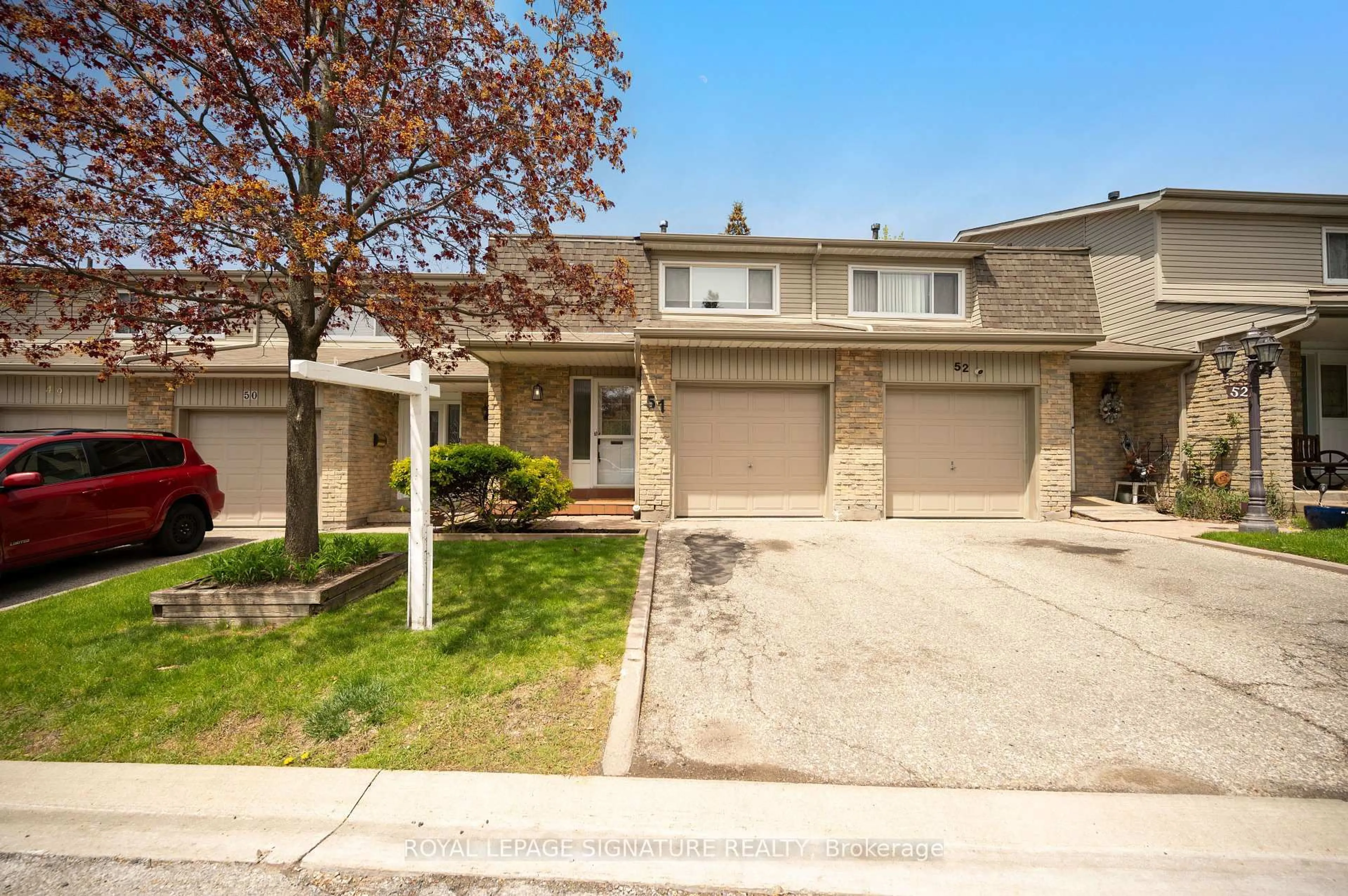 A pic from outside/outdoor area/front of a property/back of a property/a pic from drone, street for 5536 Montevideo Rd #51, Mississauga Ontario L5N 2P4
