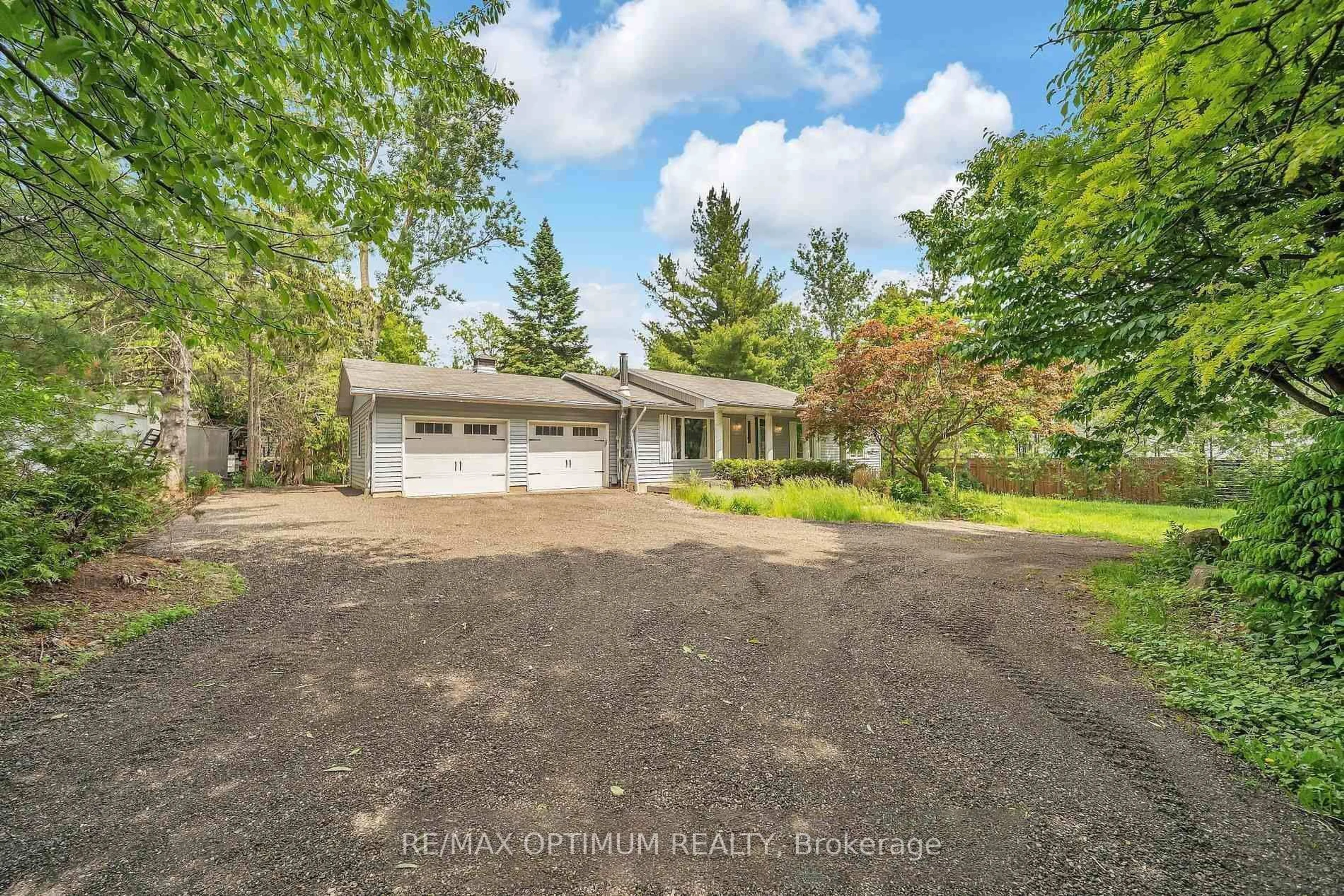 A pic from outside/outdoor area/front of a property/back of a property/a pic from drone, water/lake/river/ocean view for 8295 Creditview Rd, Brampton Ontario L6Y 0G7