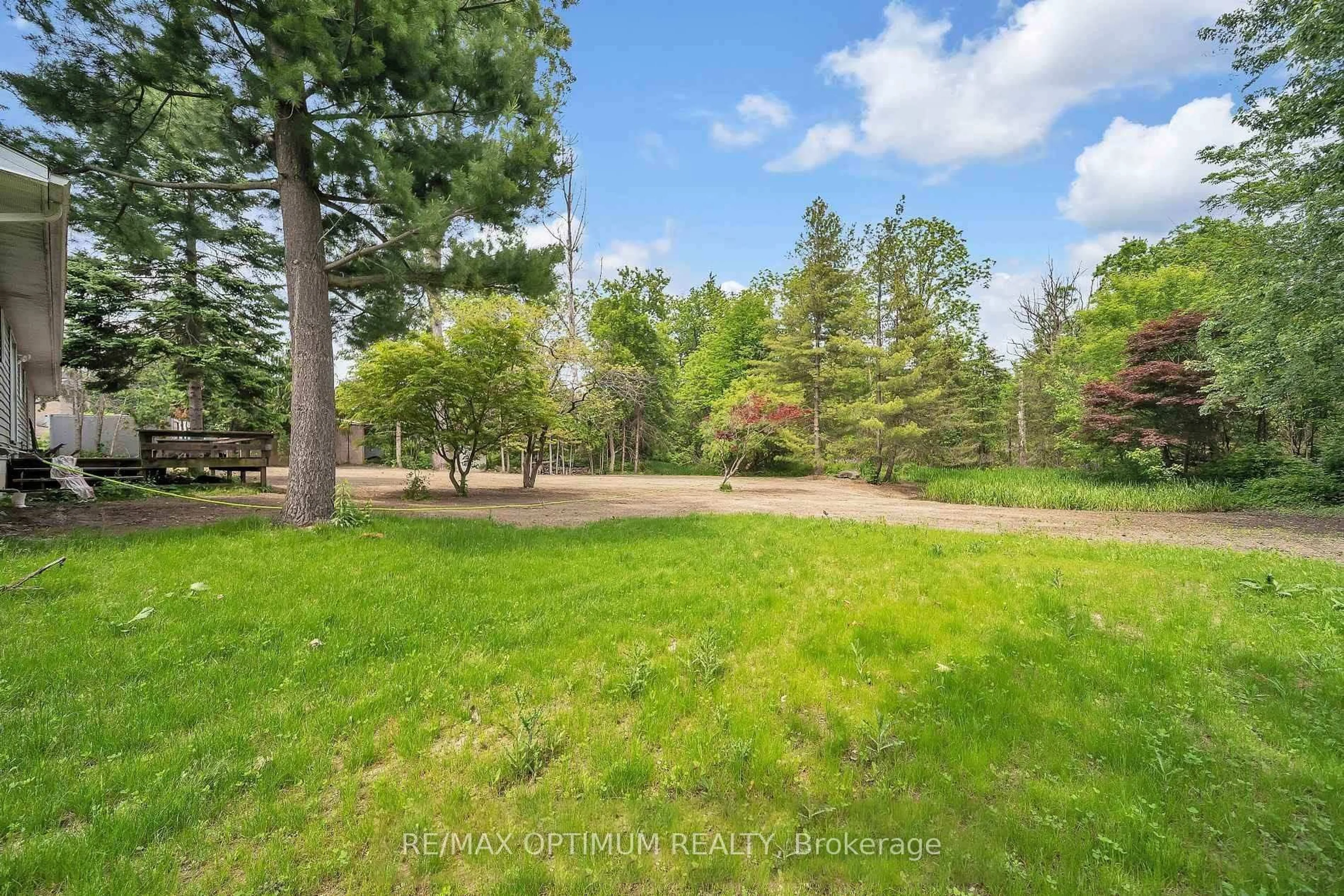 A pic from outside/outdoor area/front of a property/back of a property/a pic from drone, forest/trees view for 8295 Creditview Rd, Brampton Ontario L6Y 0G7