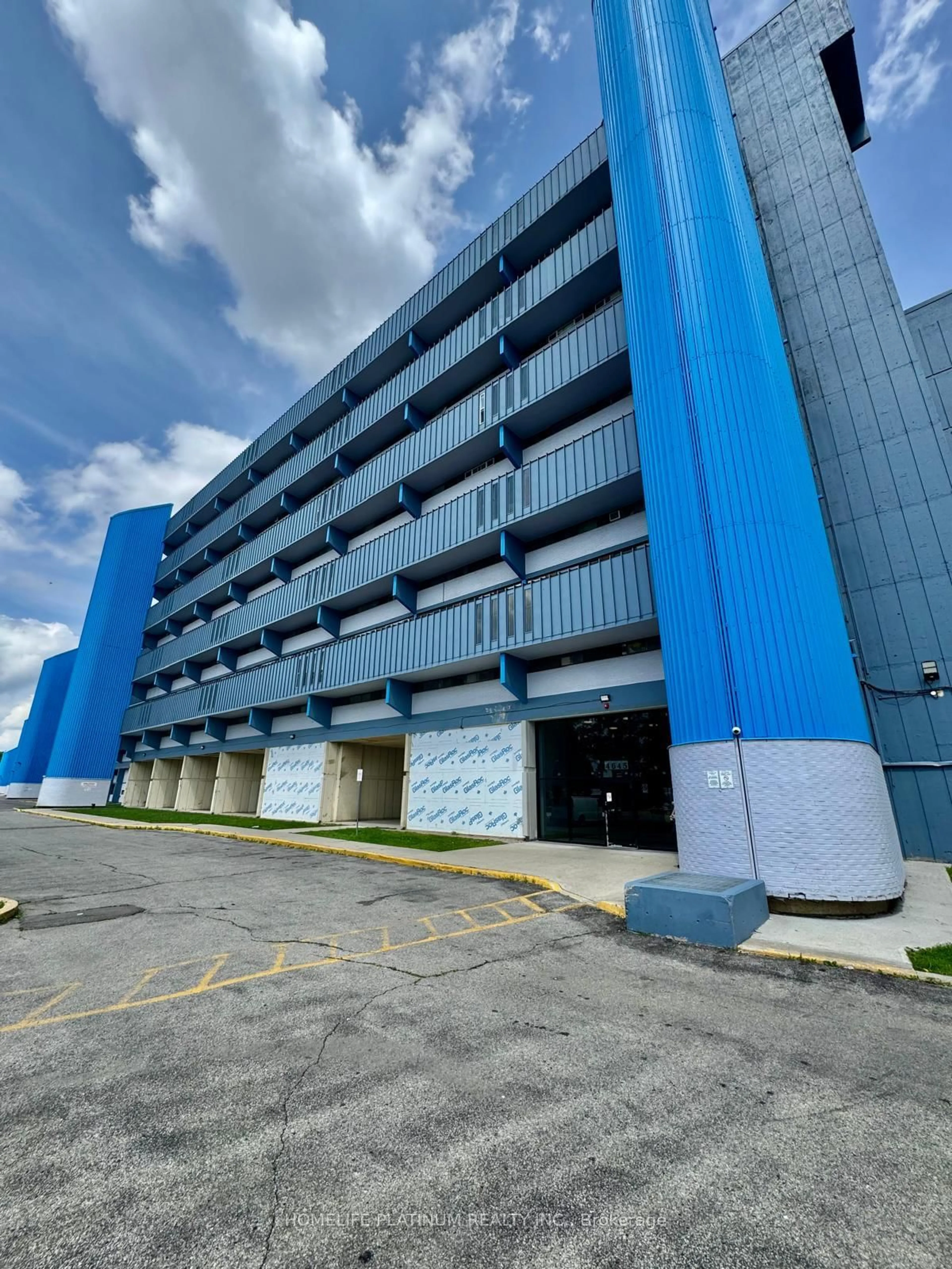 Indoor foyer for 4645 Jane St #720, Toronto Ontario M3N 2K9