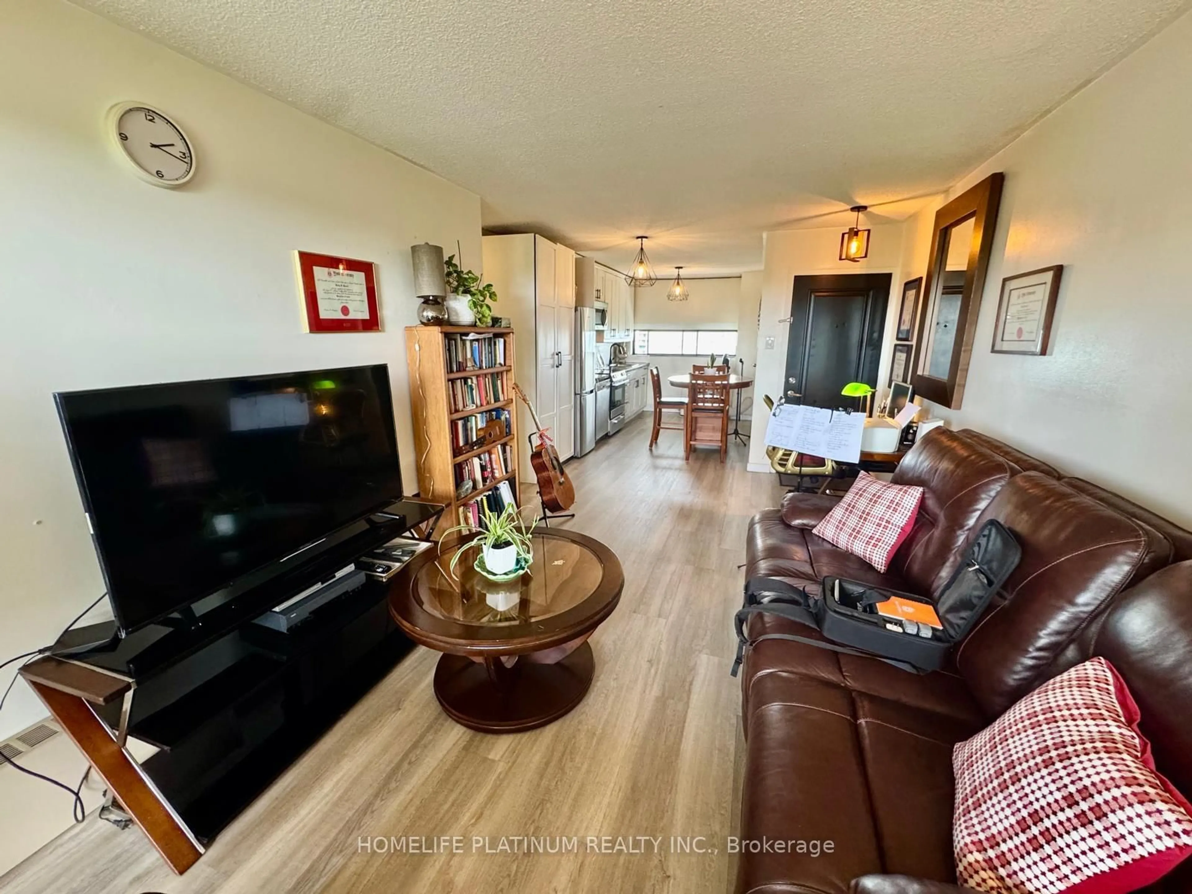 Living room with furniture, wood/laminate floor for 4645 Jane St #720, Toronto Ontario M3N 2K9