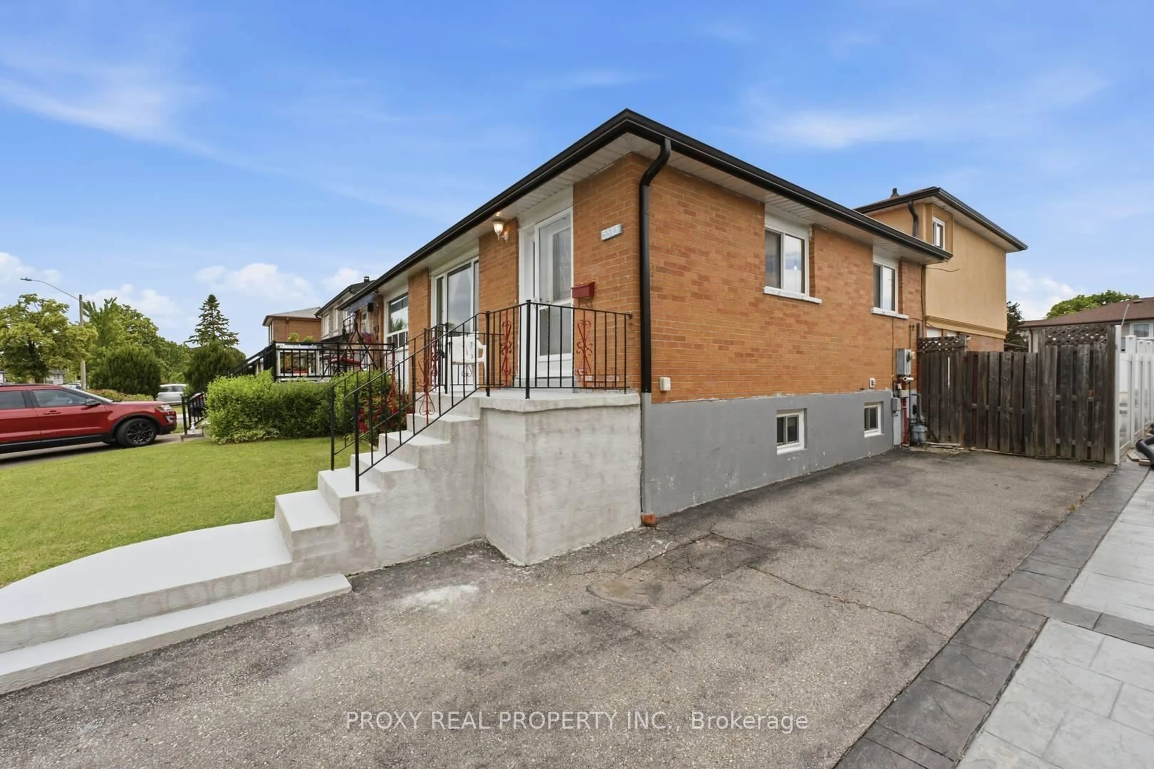 A pic from outside/outdoor area/front of a property/back of a property/a pic from drone, street for 3373 Jolliffe Ave, Mississauga Ontario L4T 1V6