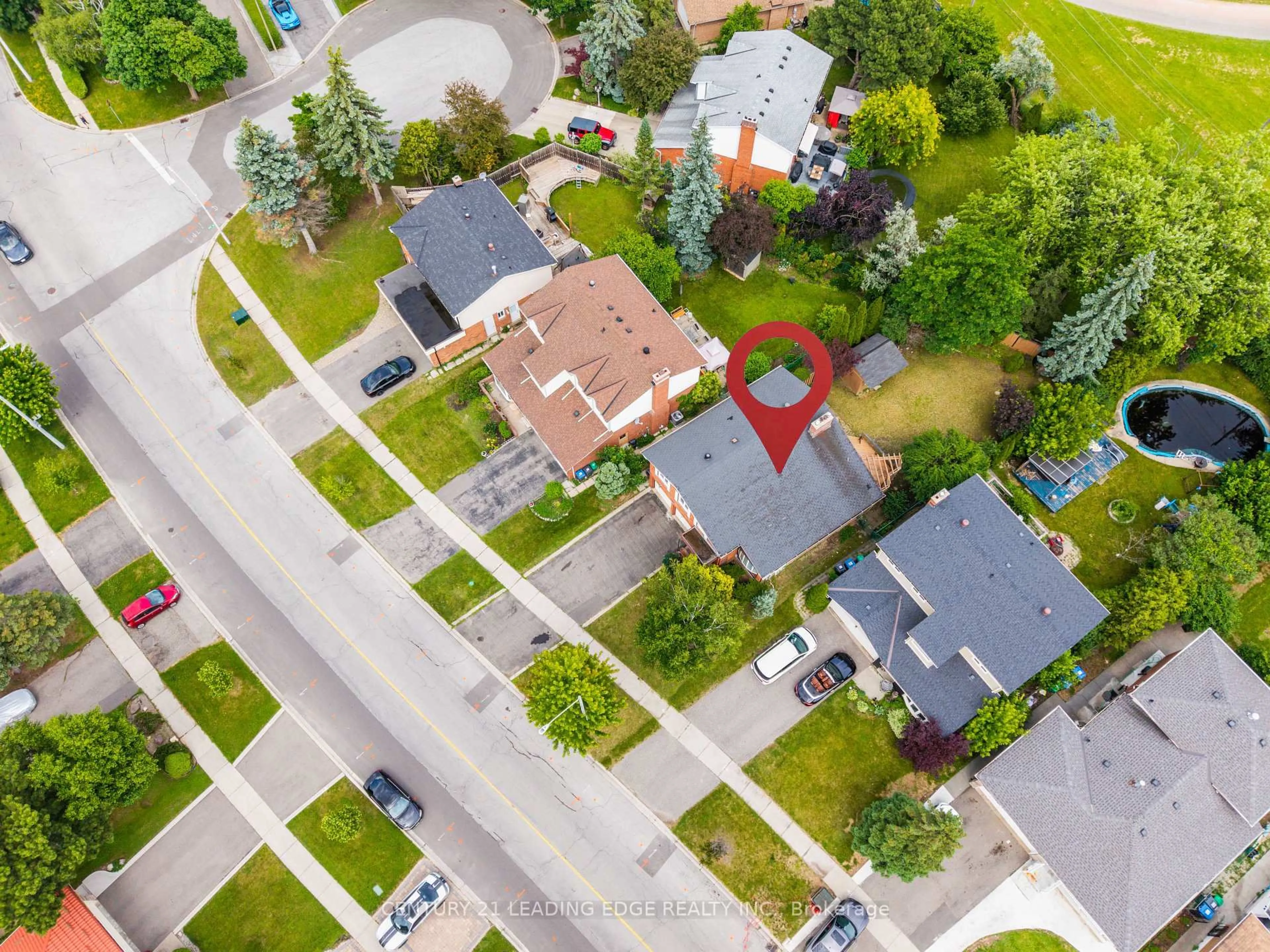 A pic from outside/outdoor area/front of a property/back of a property/a pic from drone, street for 127 Elgin Dr, Brampton Ontario L6Y 2E7