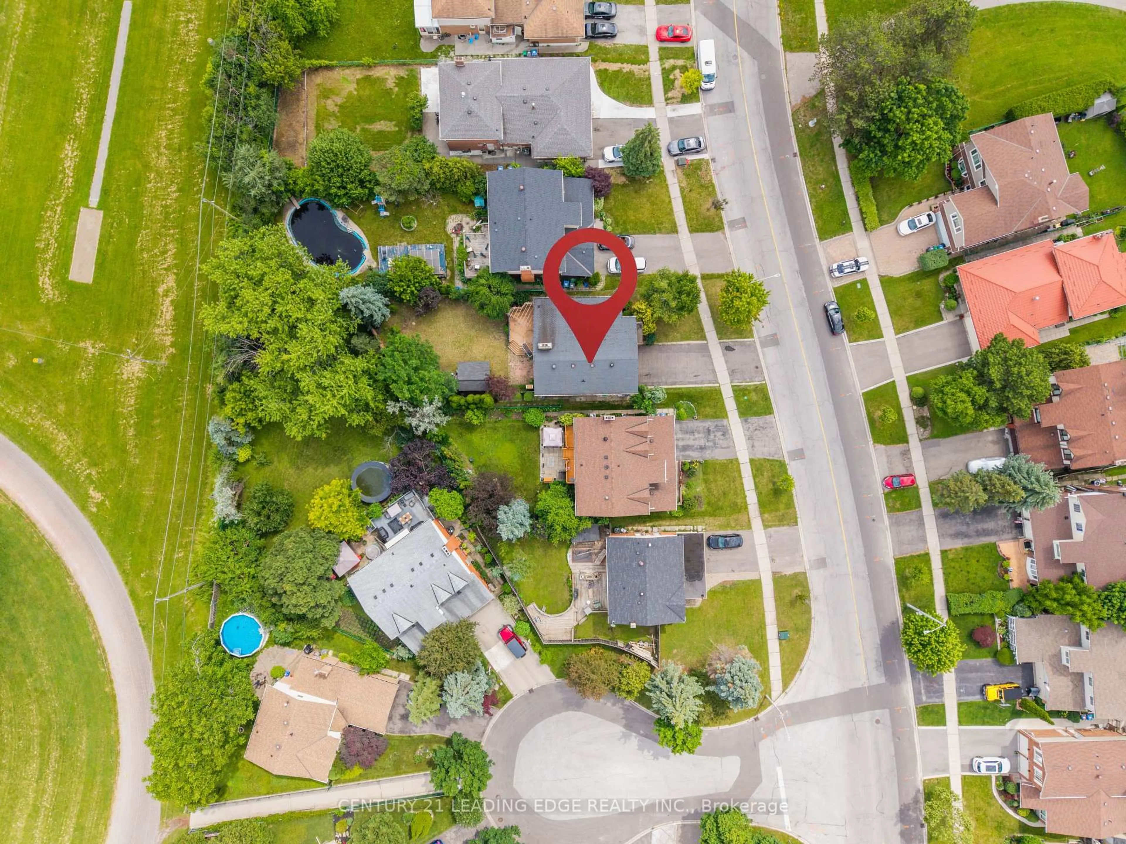 A pic from outside/outdoor area/front of a property/back of a property/a pic from drone, street for 127 Elgin Dr, Brampton Ontario L6Y 2E7