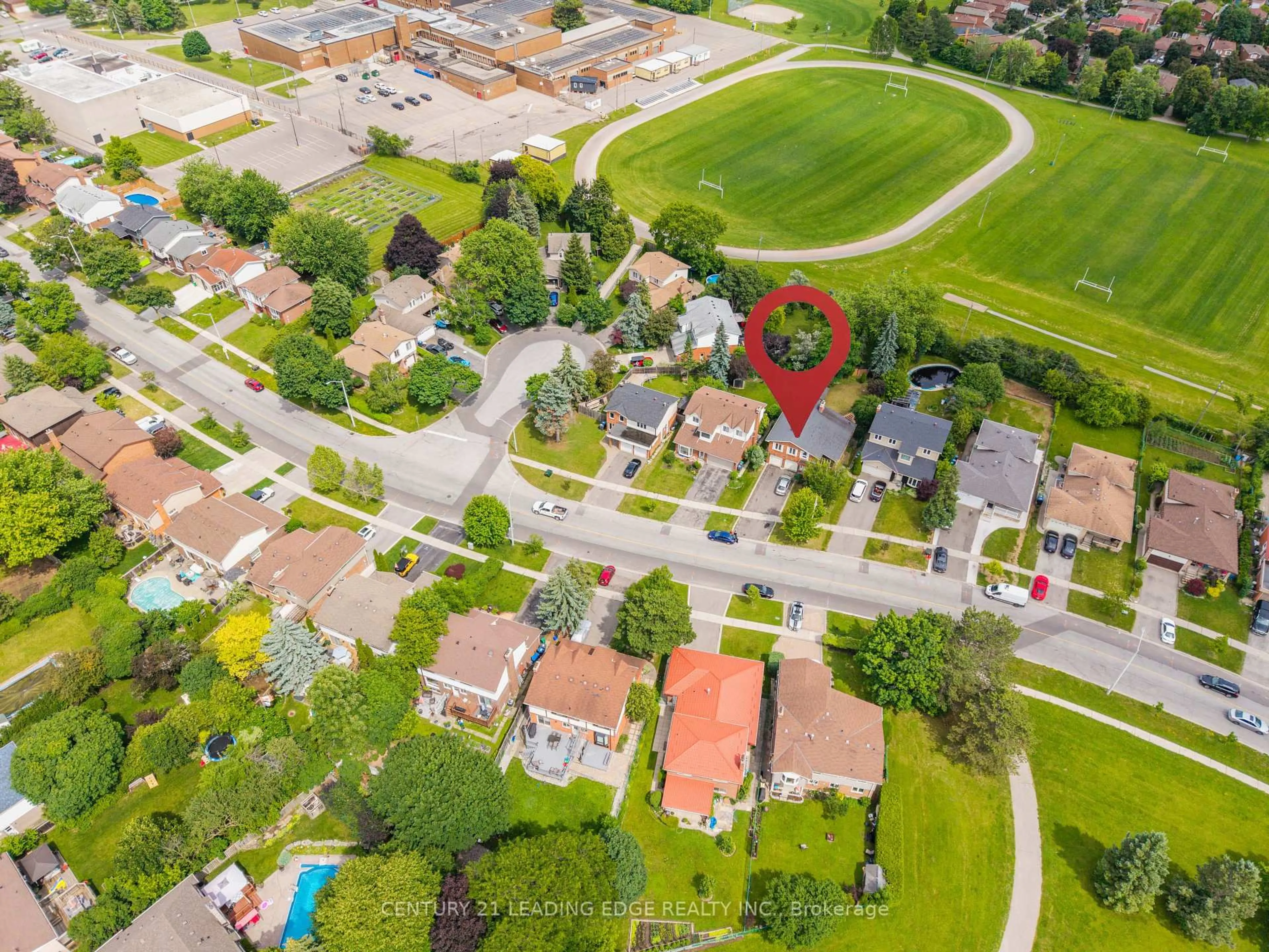 A pic from outside/outdoor area/front of a property/back of a property/a pic from drone, street for 127 Elgin Dr, Brampton Ontario L6Y 2E7