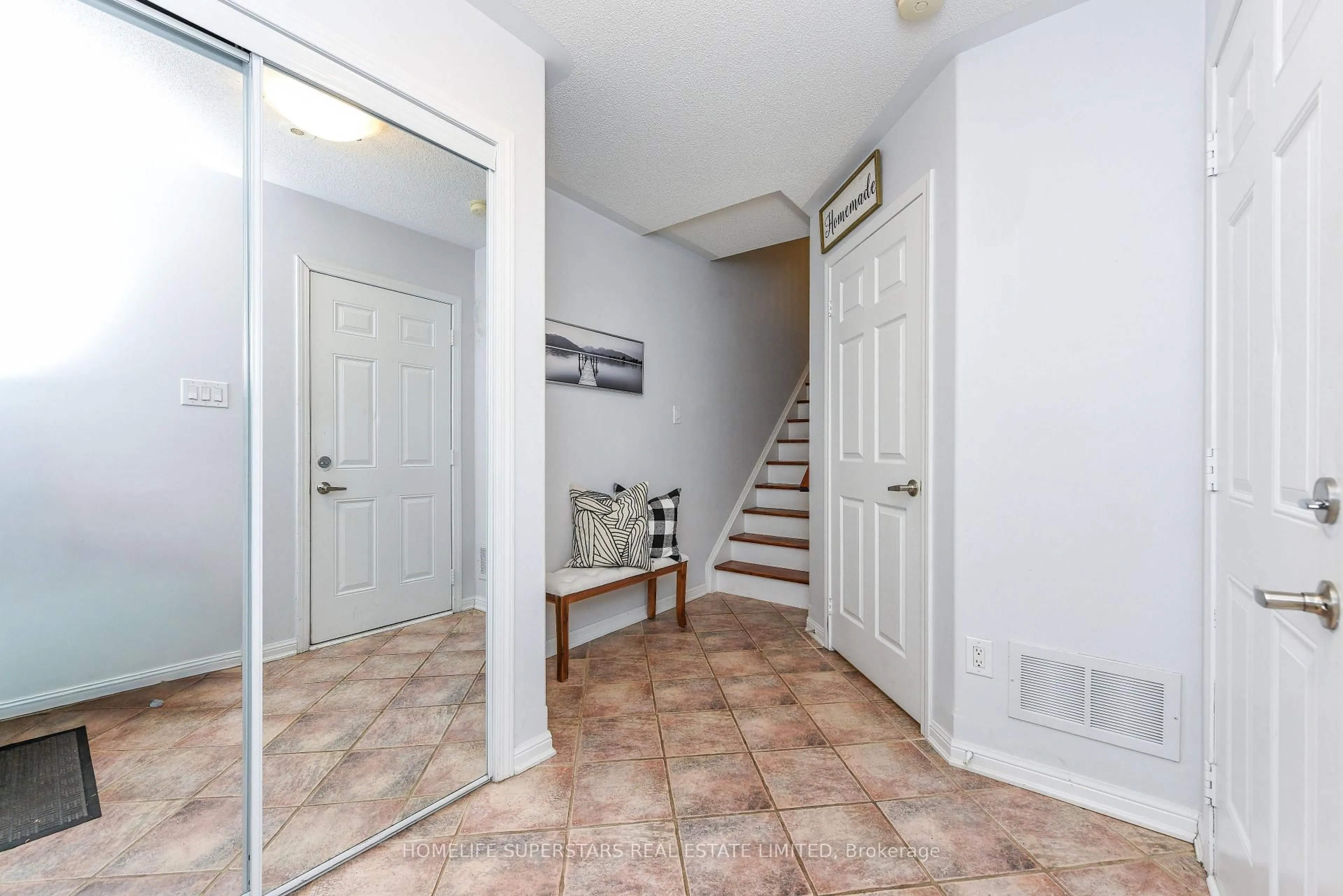 Indoor entryway for 772 Shortreed Cres, Milton Ontario L9T 0E8