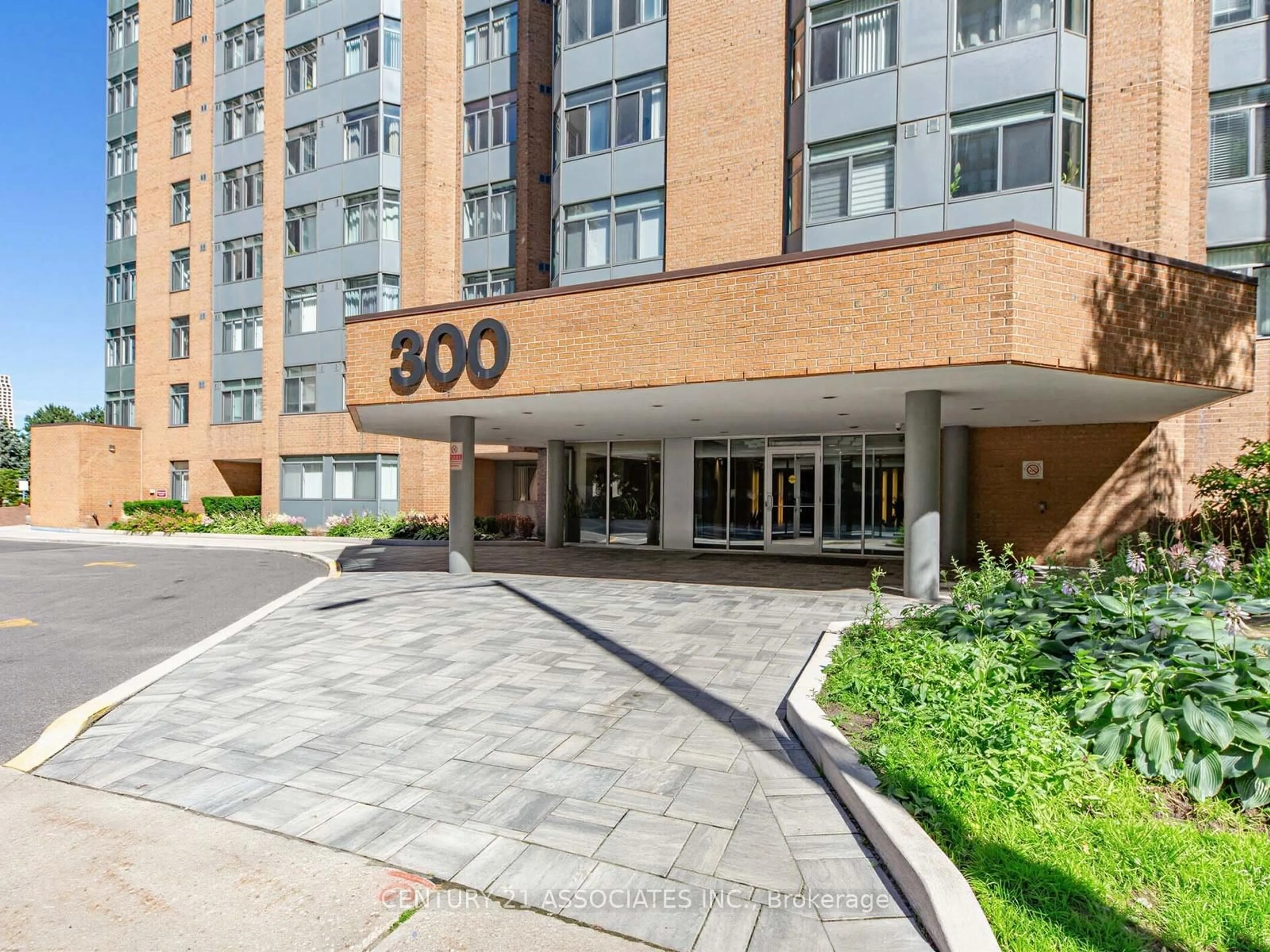 Indoor foyer for 300 webb Dr #204, Mississauga Ontario L5B 3W3