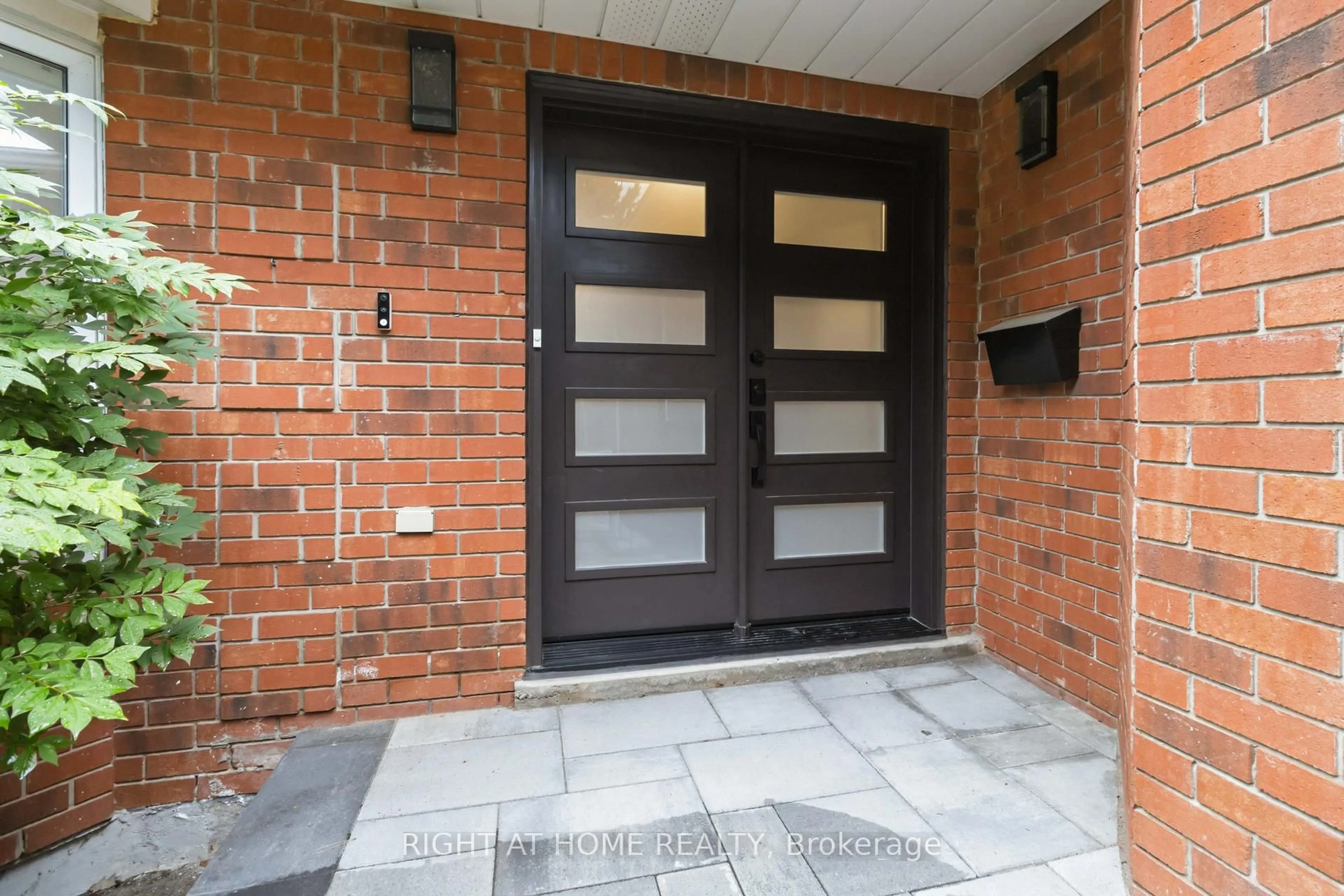 Unknown for 2128 8th Line, Oakville Ontario L6H 4W3