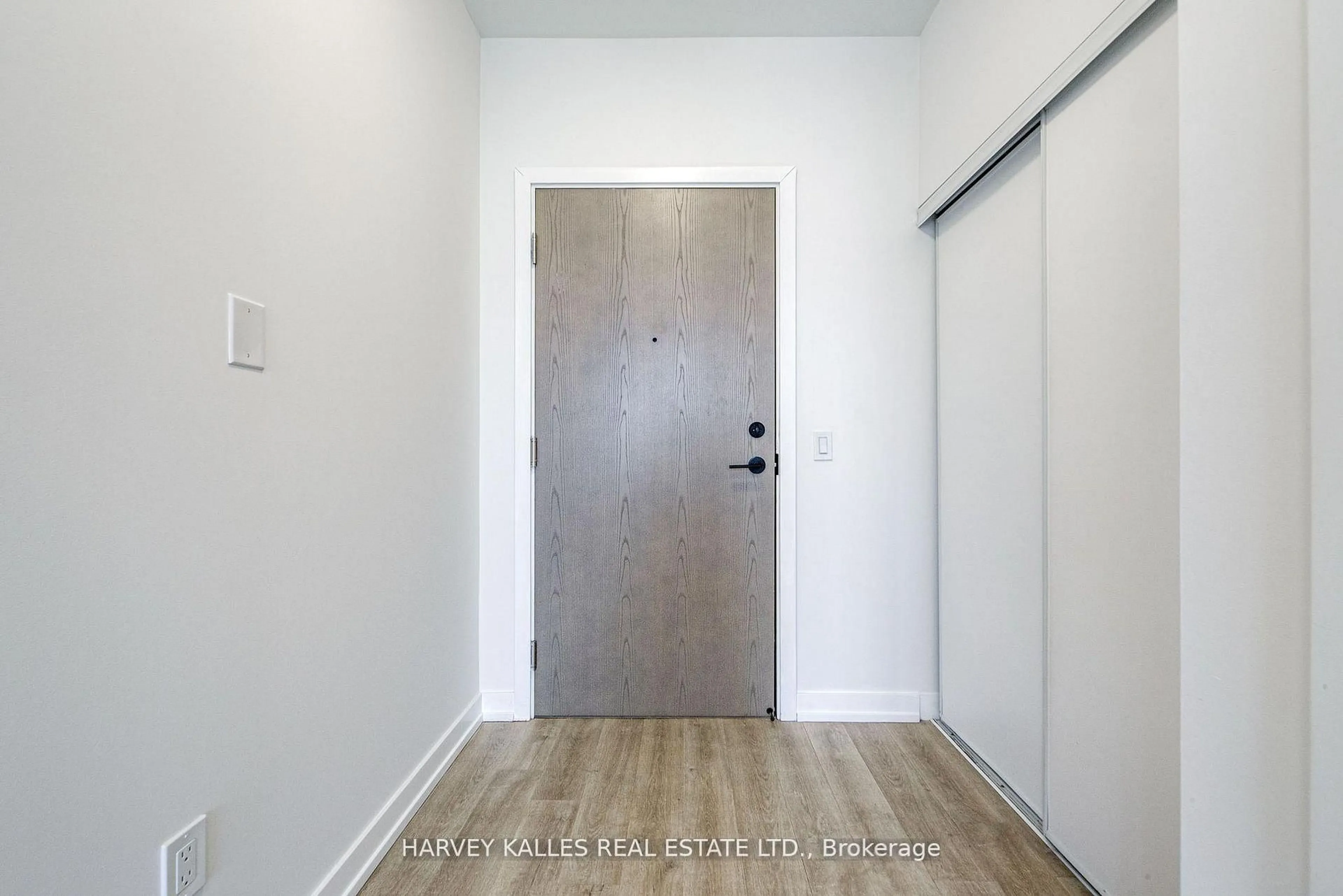Indoor entryway for 2300 St Clair Ave #1001, Toronto Ontario M6P 0B3